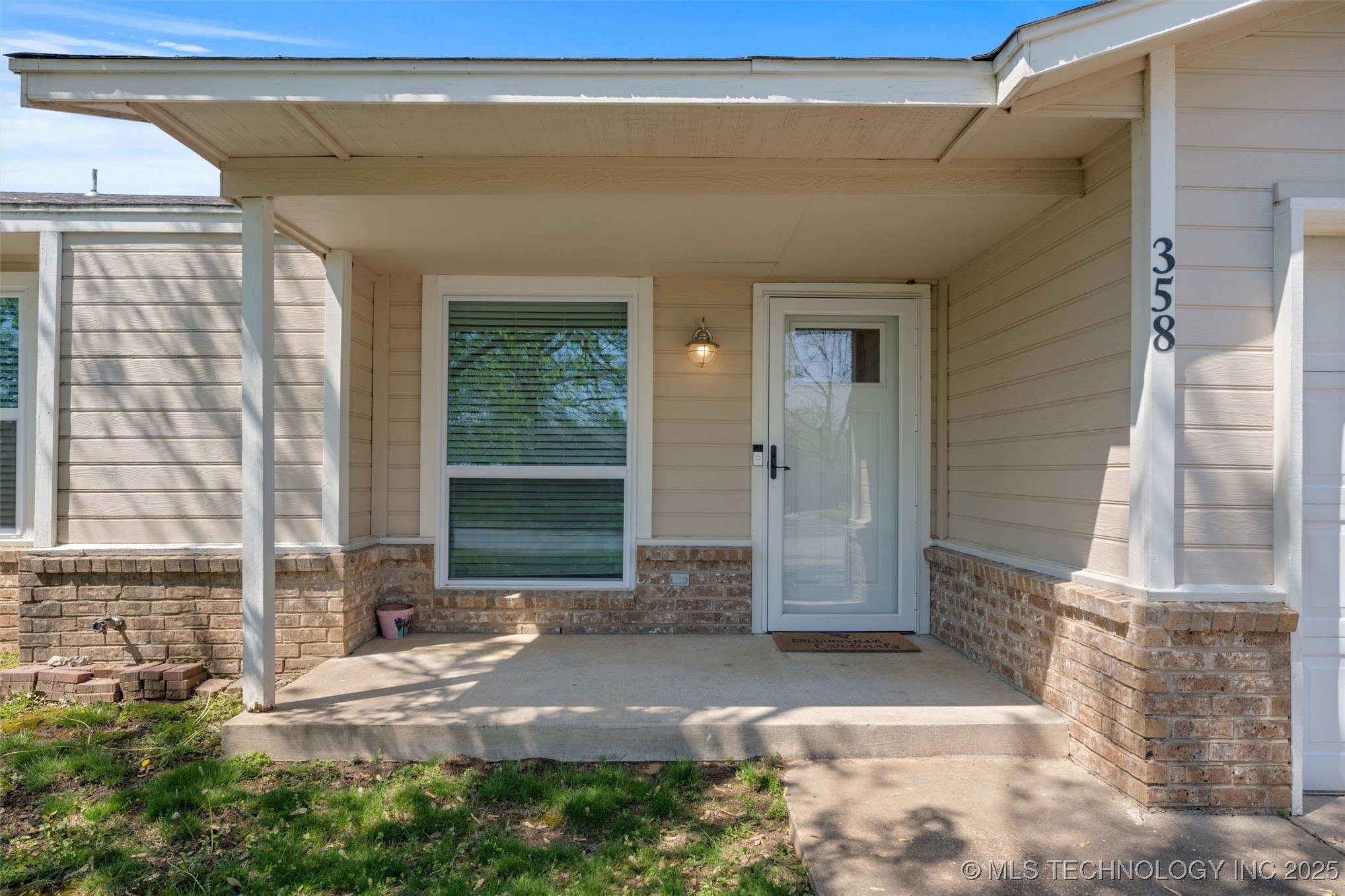 358 S Avenue F Avenue Property Photo 4