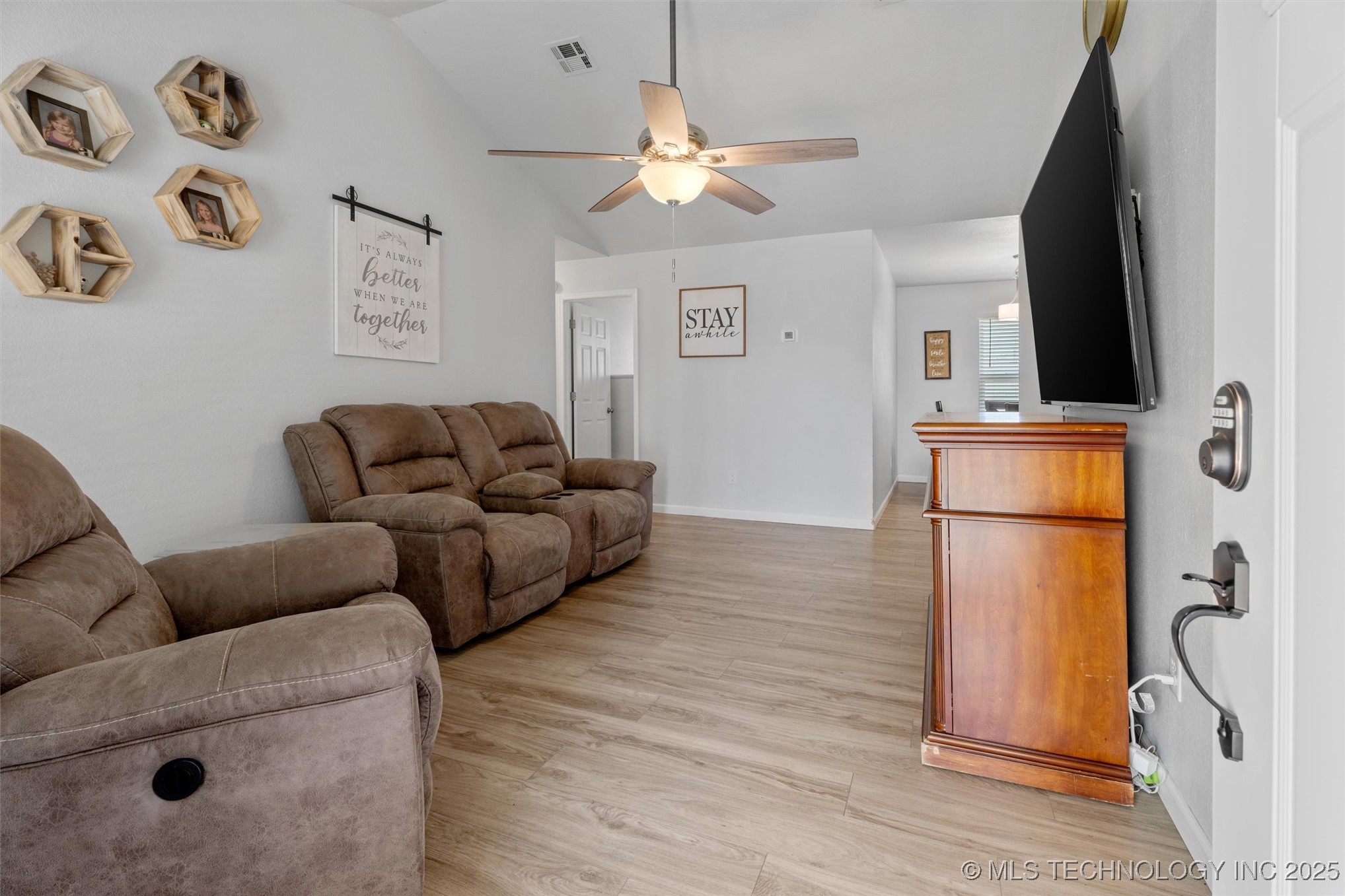 358 S Avenue F Avenue Property Photo 5