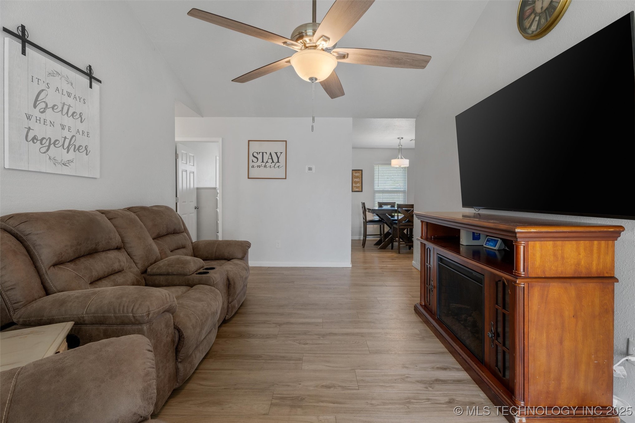 358 S Avenue F Avenue Property Photo 6