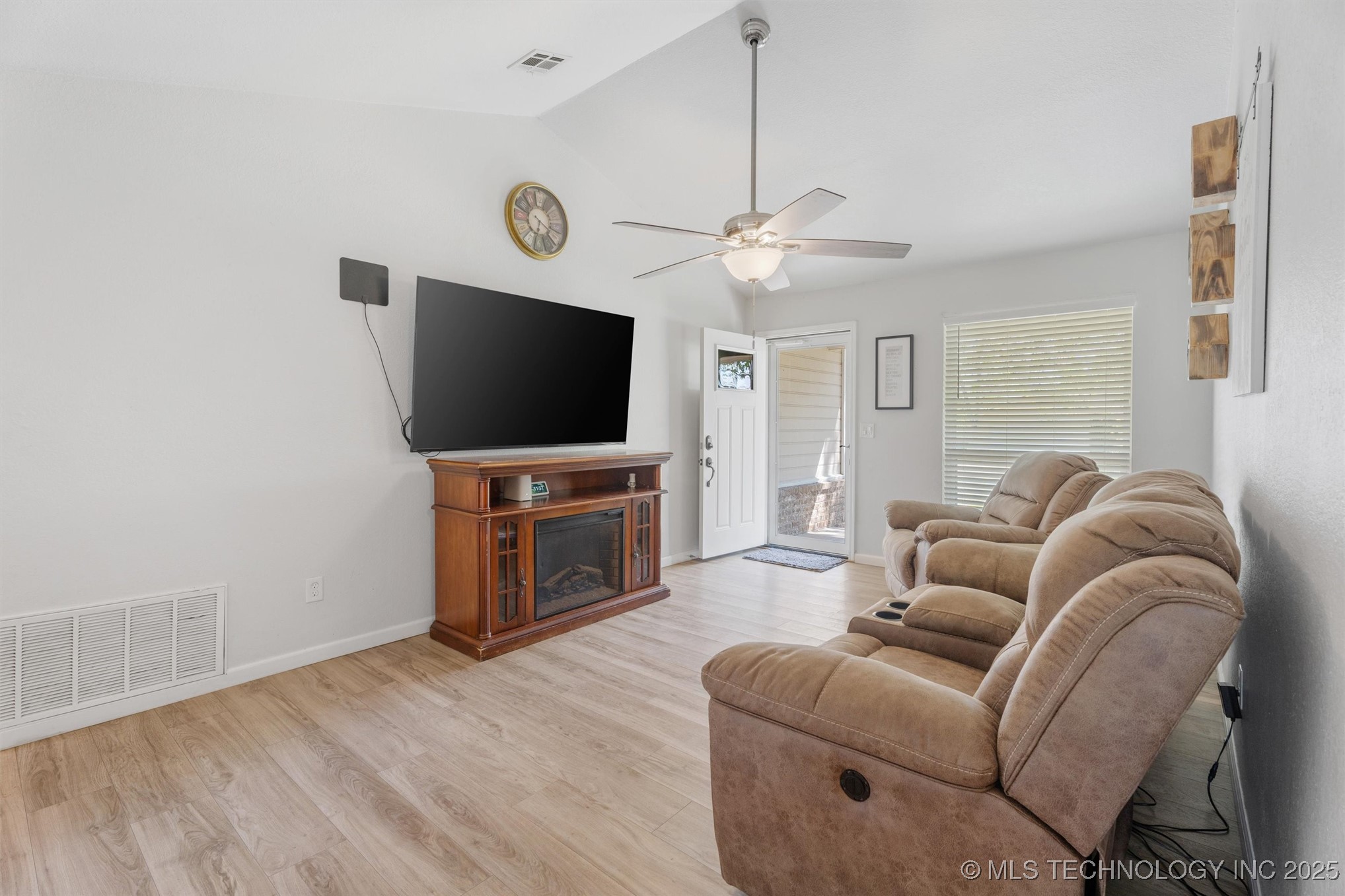 358 S Avenue F Avenue Property Photo 7