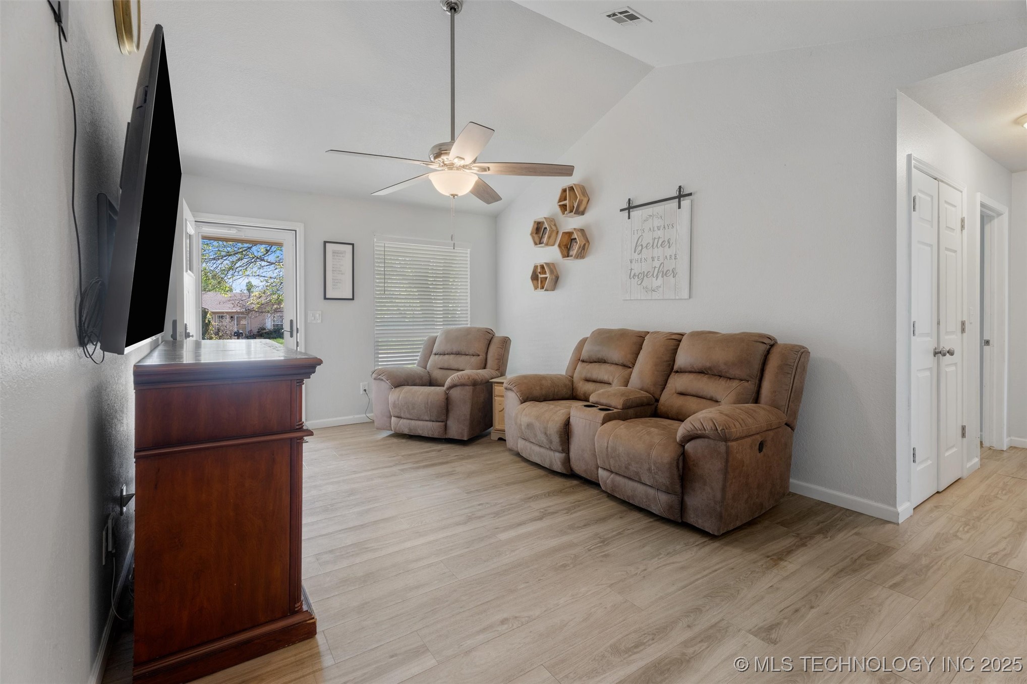 358 S Avenue F Avenue Property Photo 9