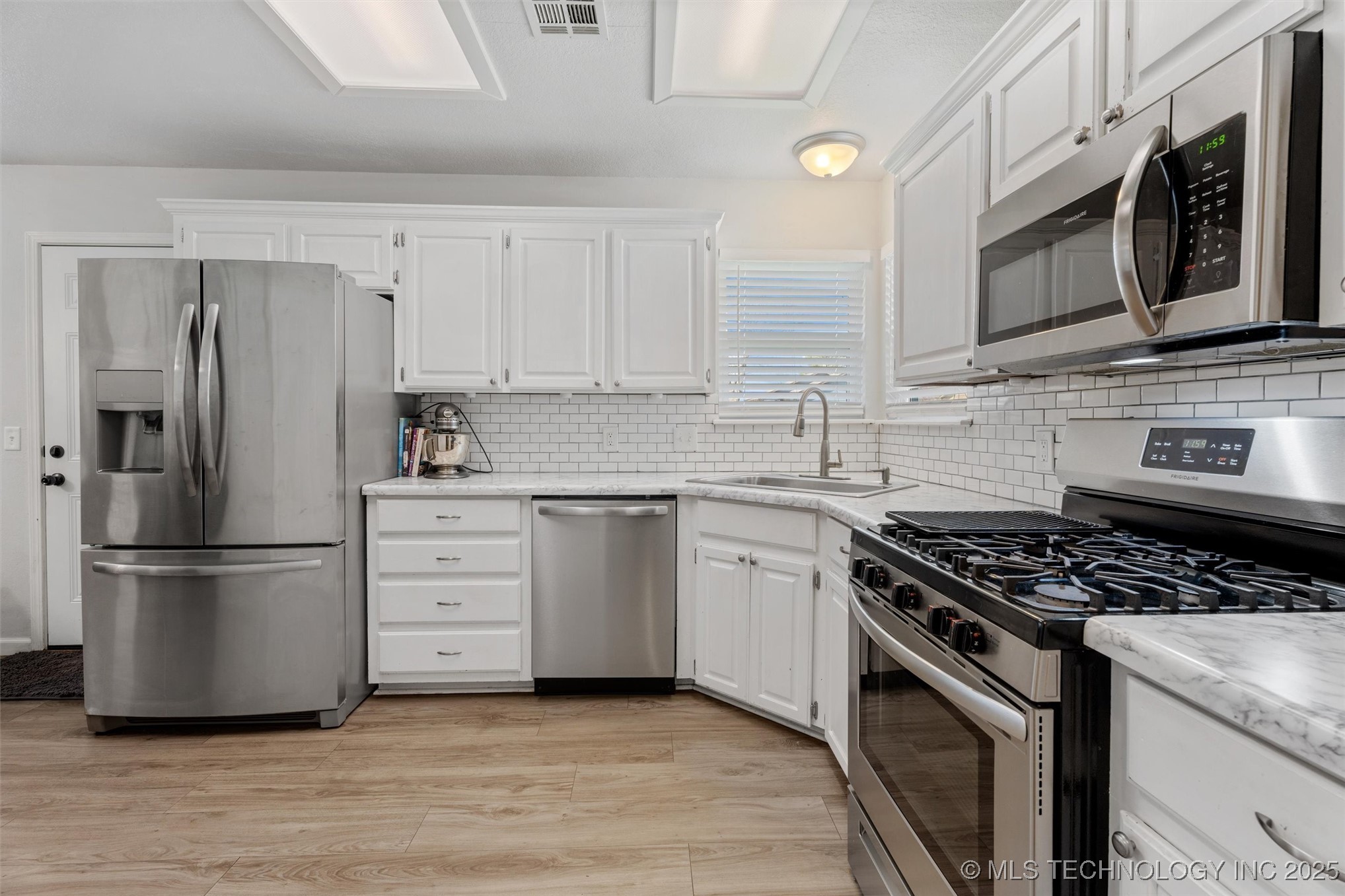 358 S Avenue F Avenue Property Photo 13