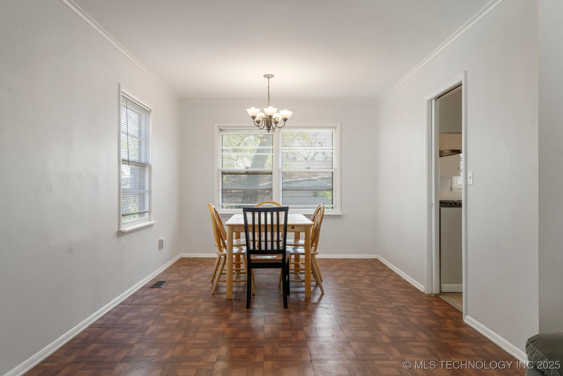 18 W 7th Street Property Photo 8