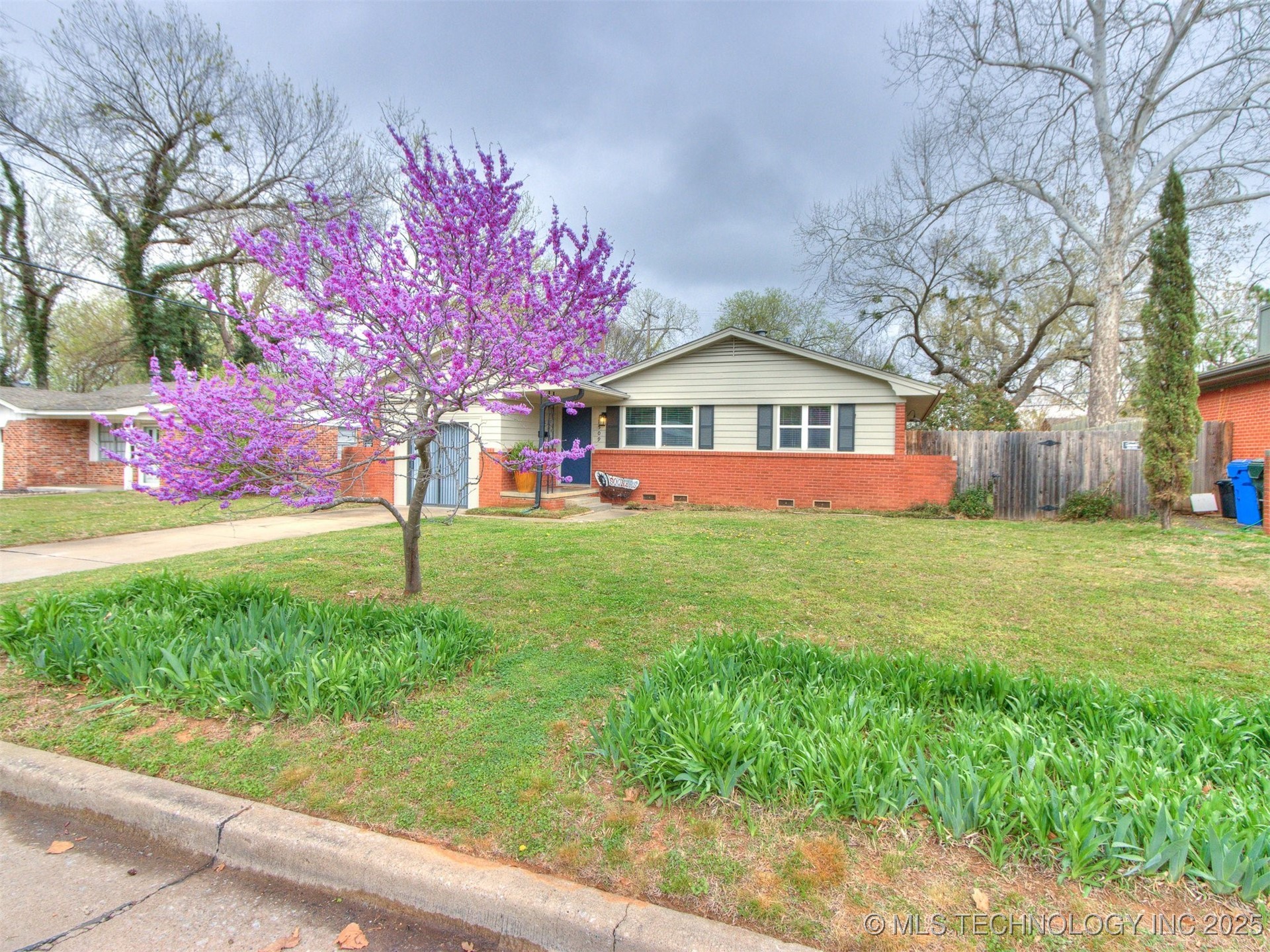 1509 Parkview Terrace Property Photo 2