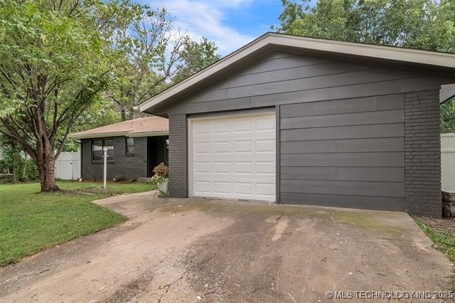 1217 E Hartford Street Property Photo 2