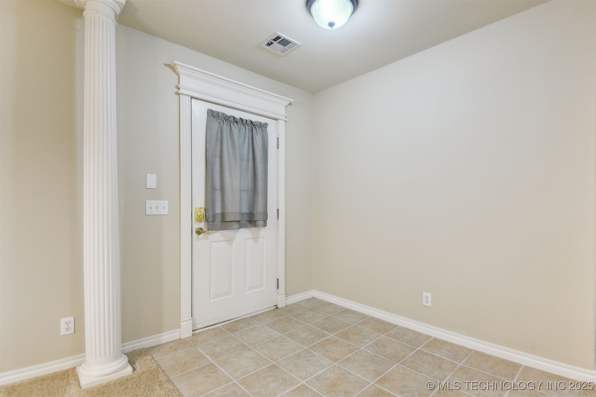 8921 E 62nd Court Property Photo 7