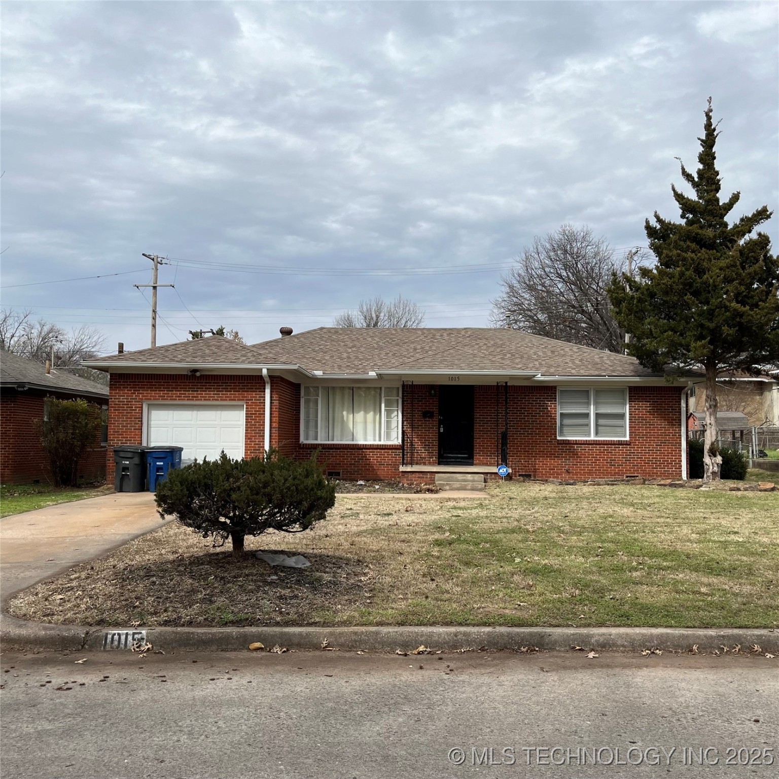 1015 E 53rd Street Property Photo 1