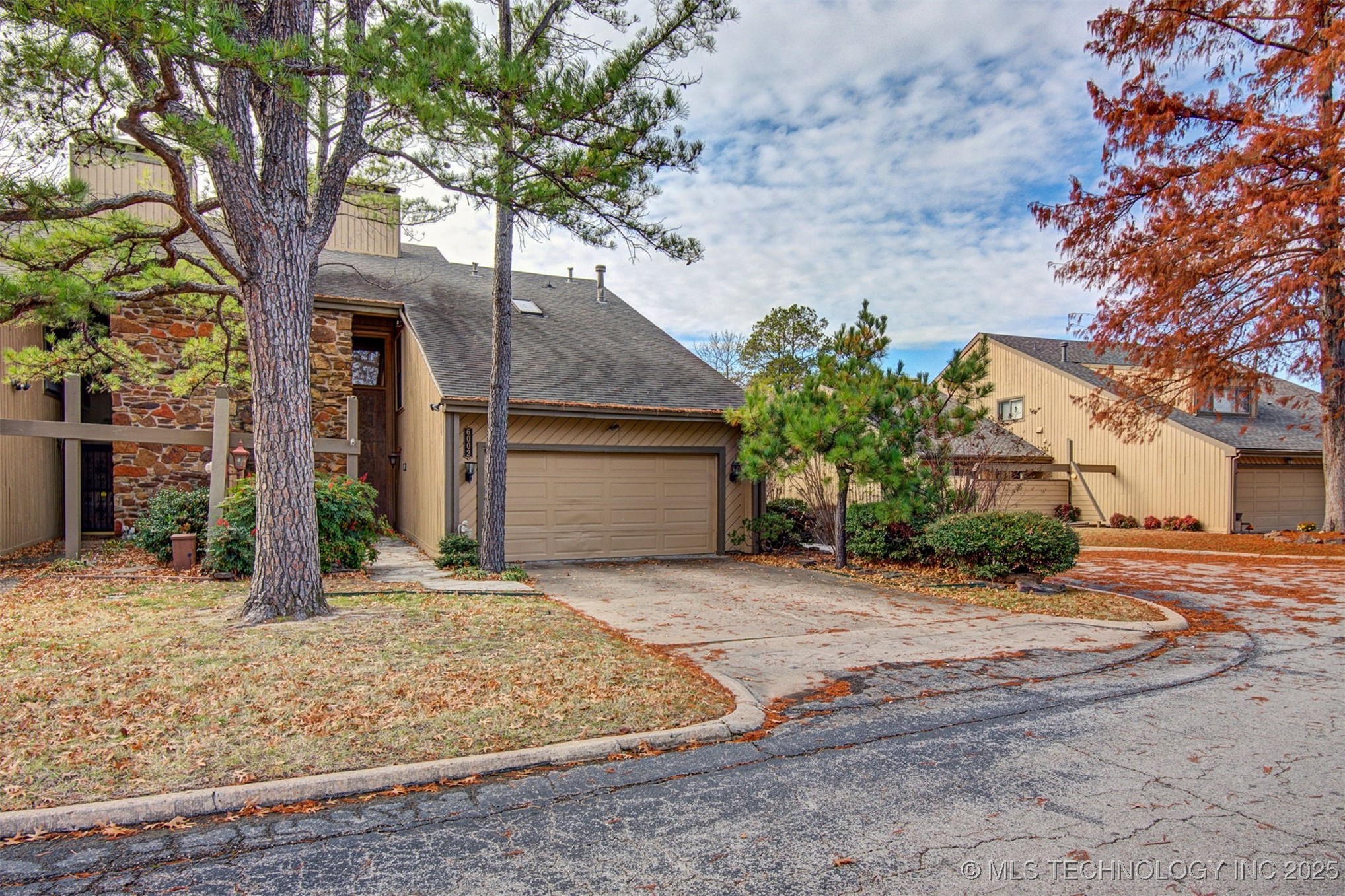 6002 S Atlanta Place 2 Property Photo 3