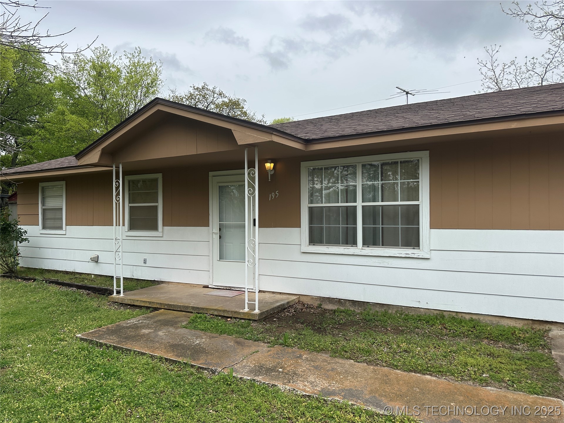 195 Ellen Street Property Photo