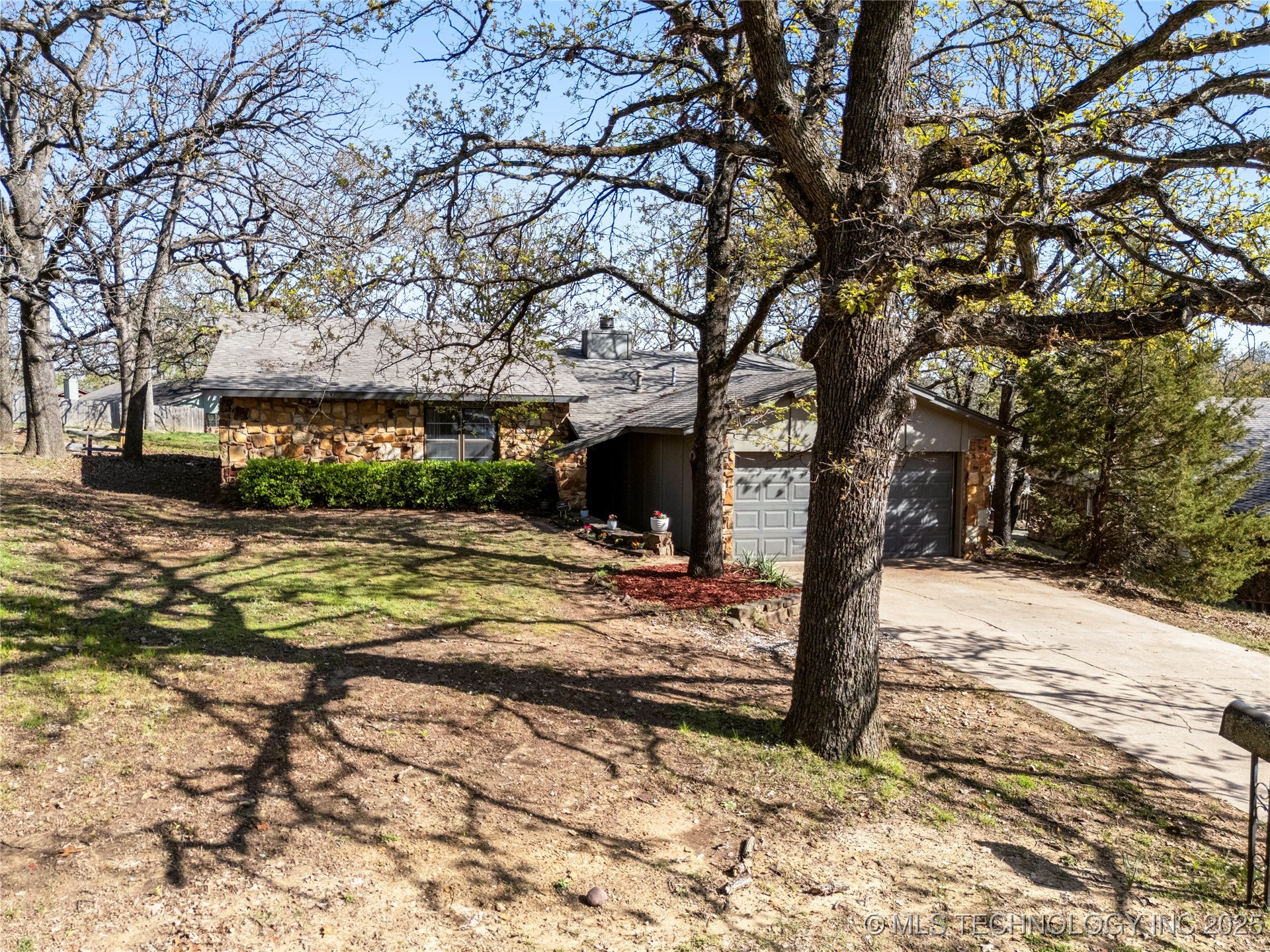 2414 W Newton Court Property Photo 3