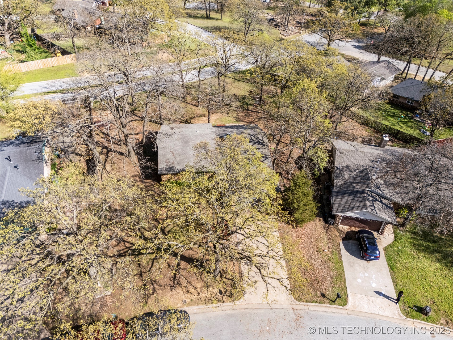 2414 W Newton Court Property Photo 4