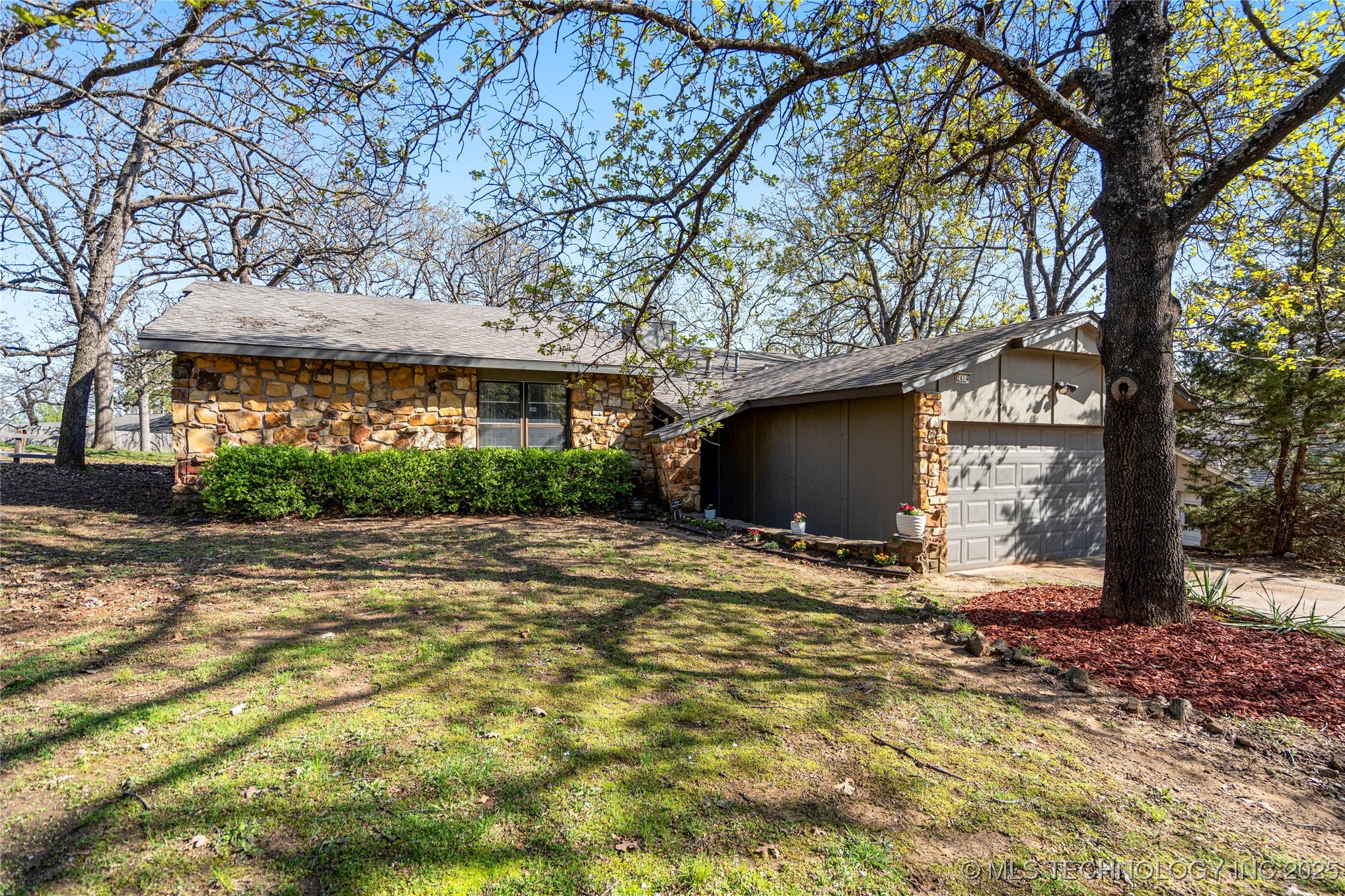 2414 W Newton Court Property Photo 8
