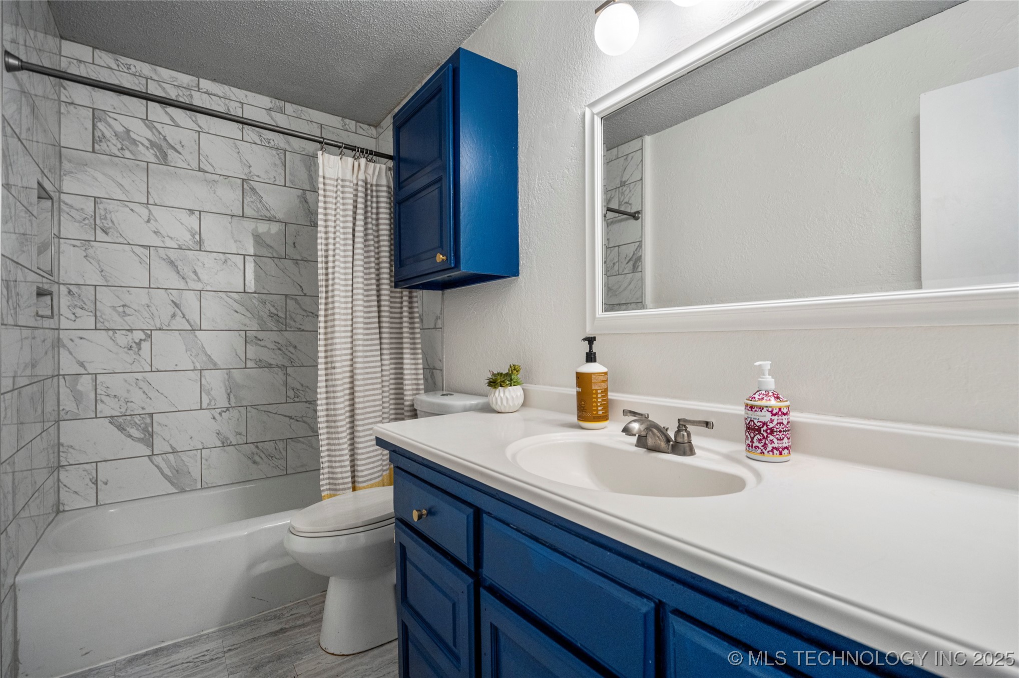 2414 W Newton Court Property Photo 36