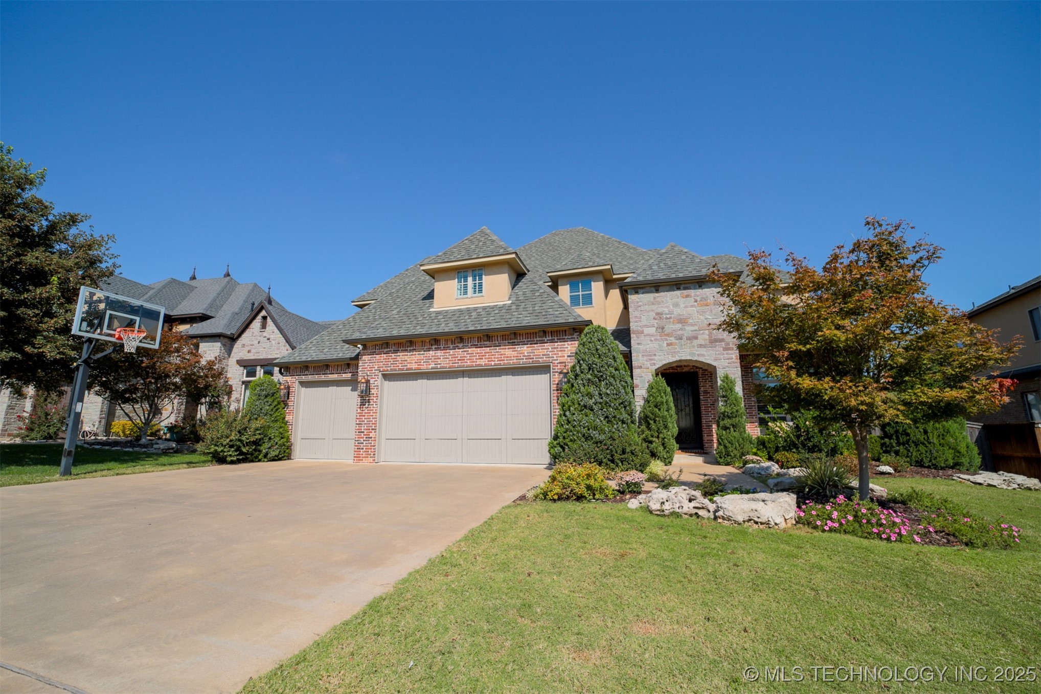 5716 W Austin Street Property Photo 2