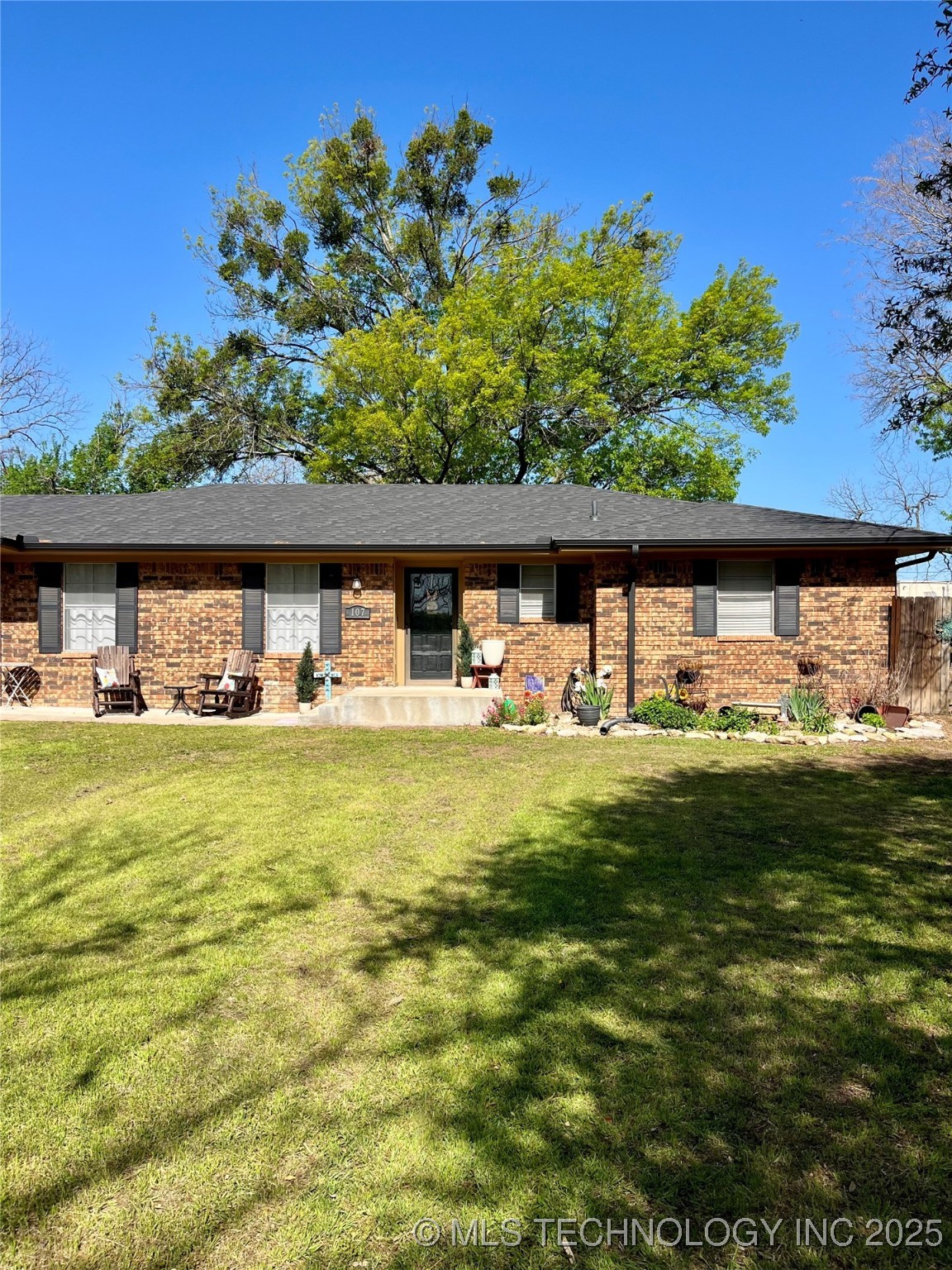 107 Parkway Property Photo