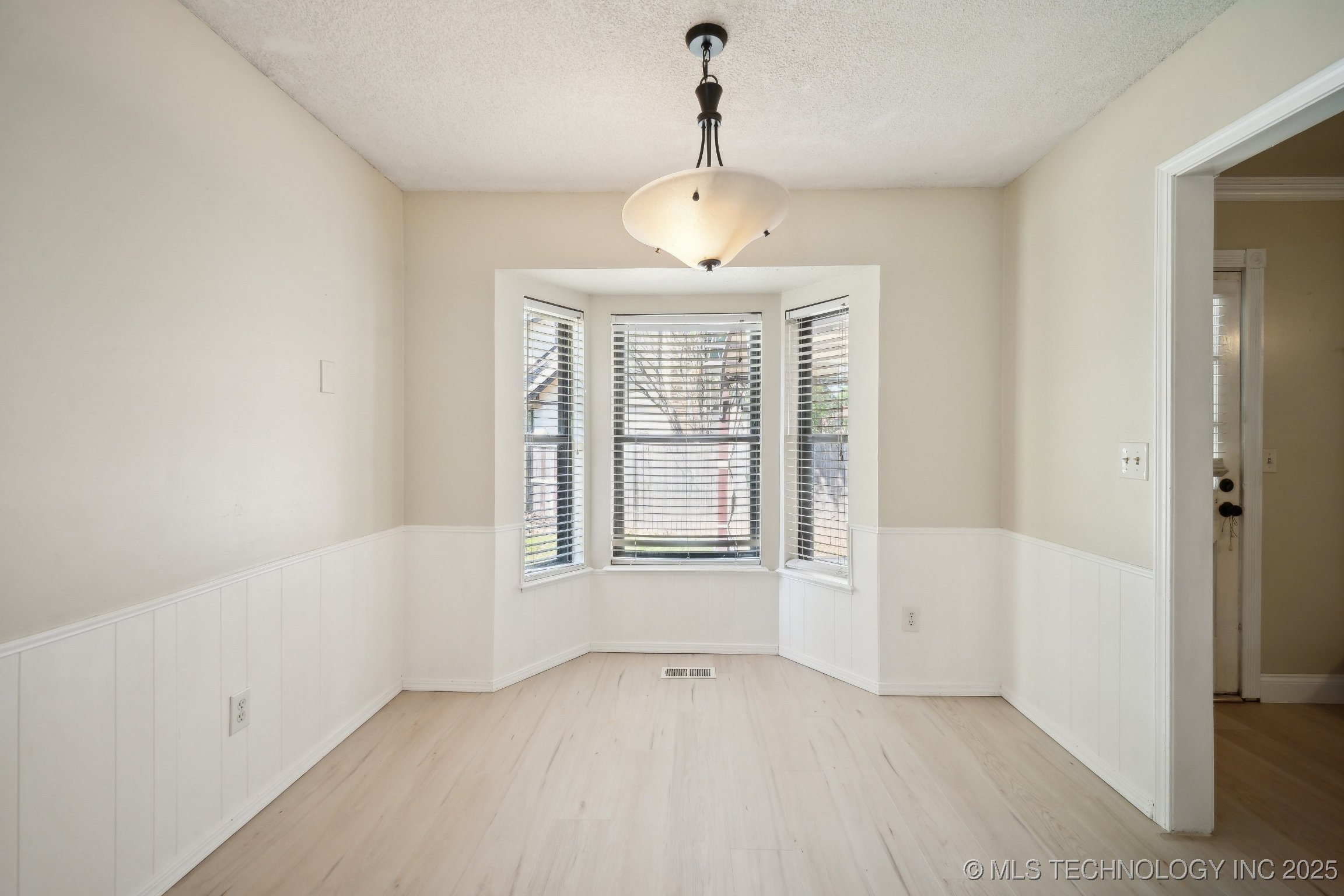 1626 S Beech Court Property Photo 8