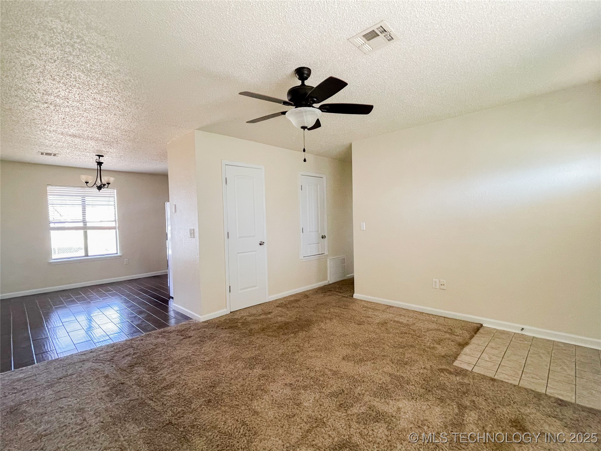 1008 E Walnut Street Property Photo 4