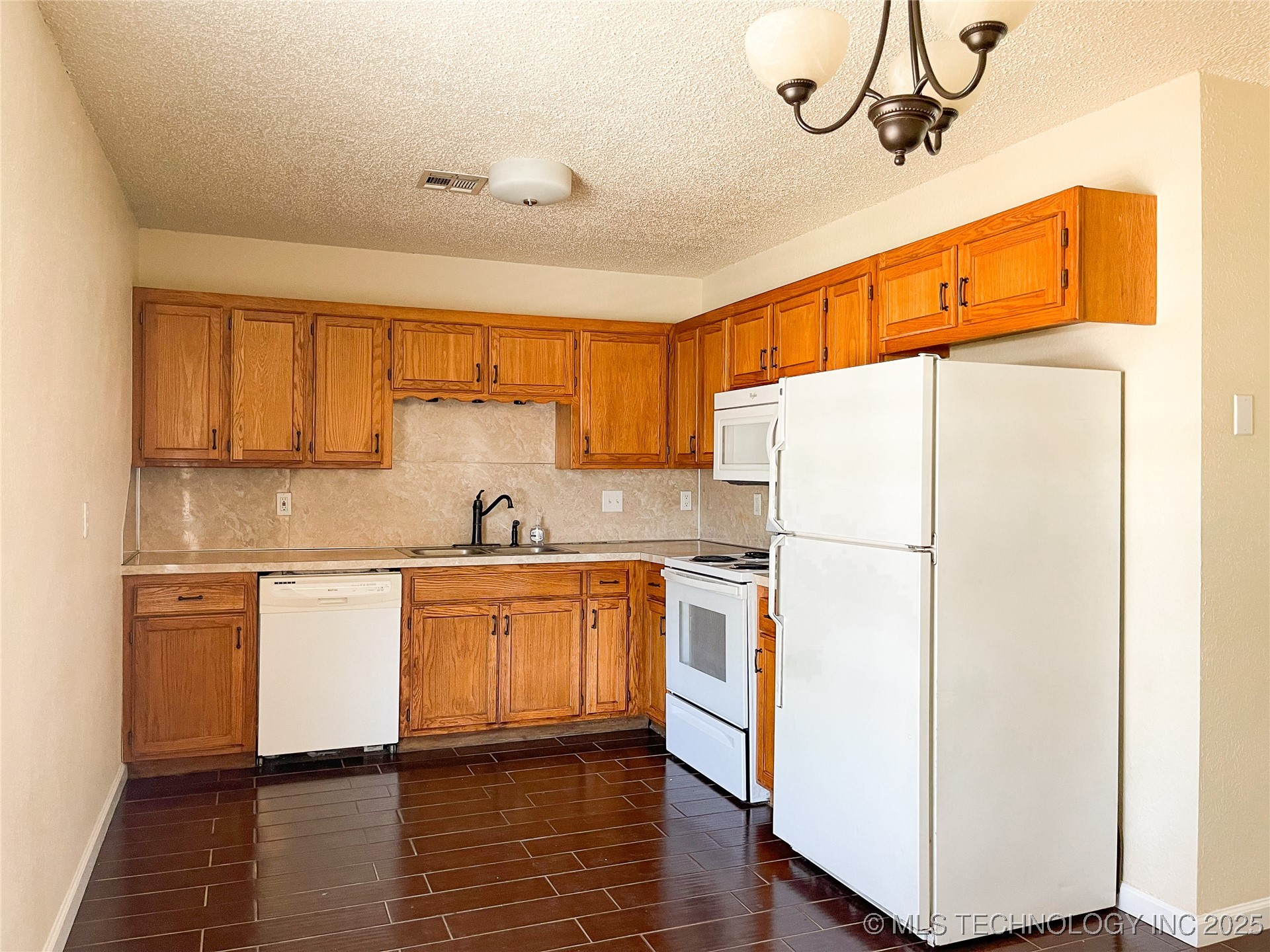 1008 E Walnut Street Property Photo 5
