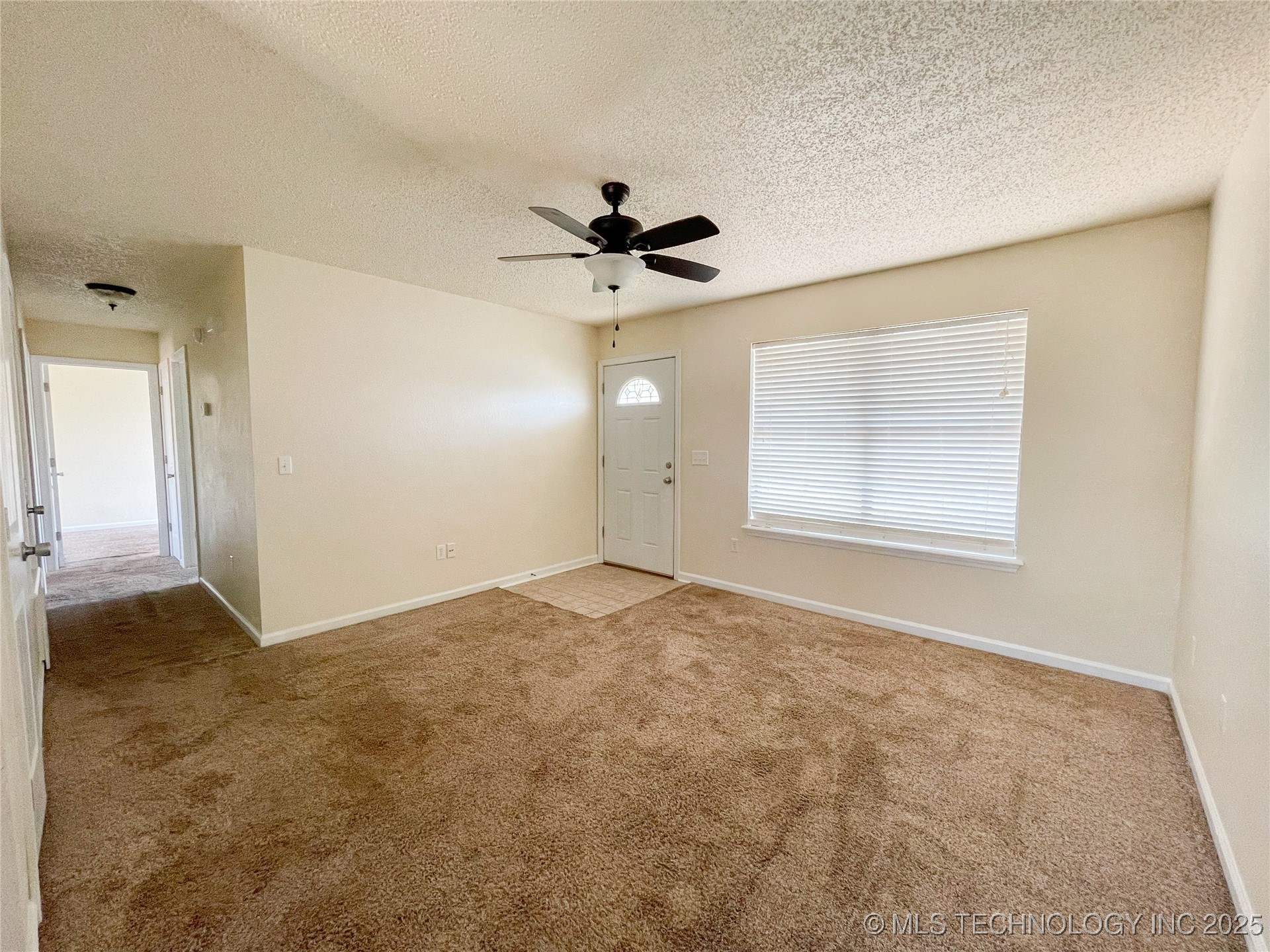 1008 E Walnut Street Property Photo 6