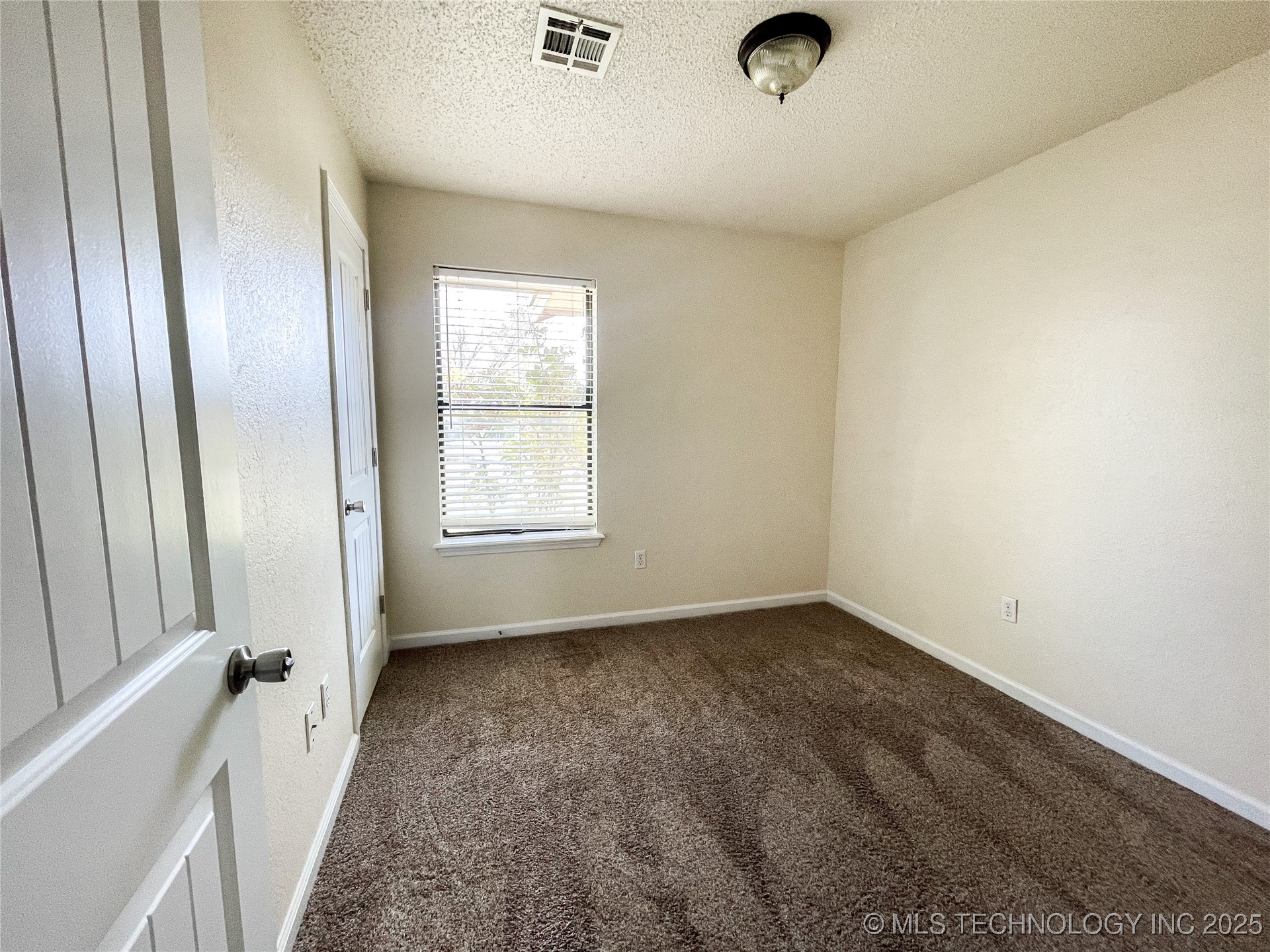 1008 E Walnut Street Property Photo 7