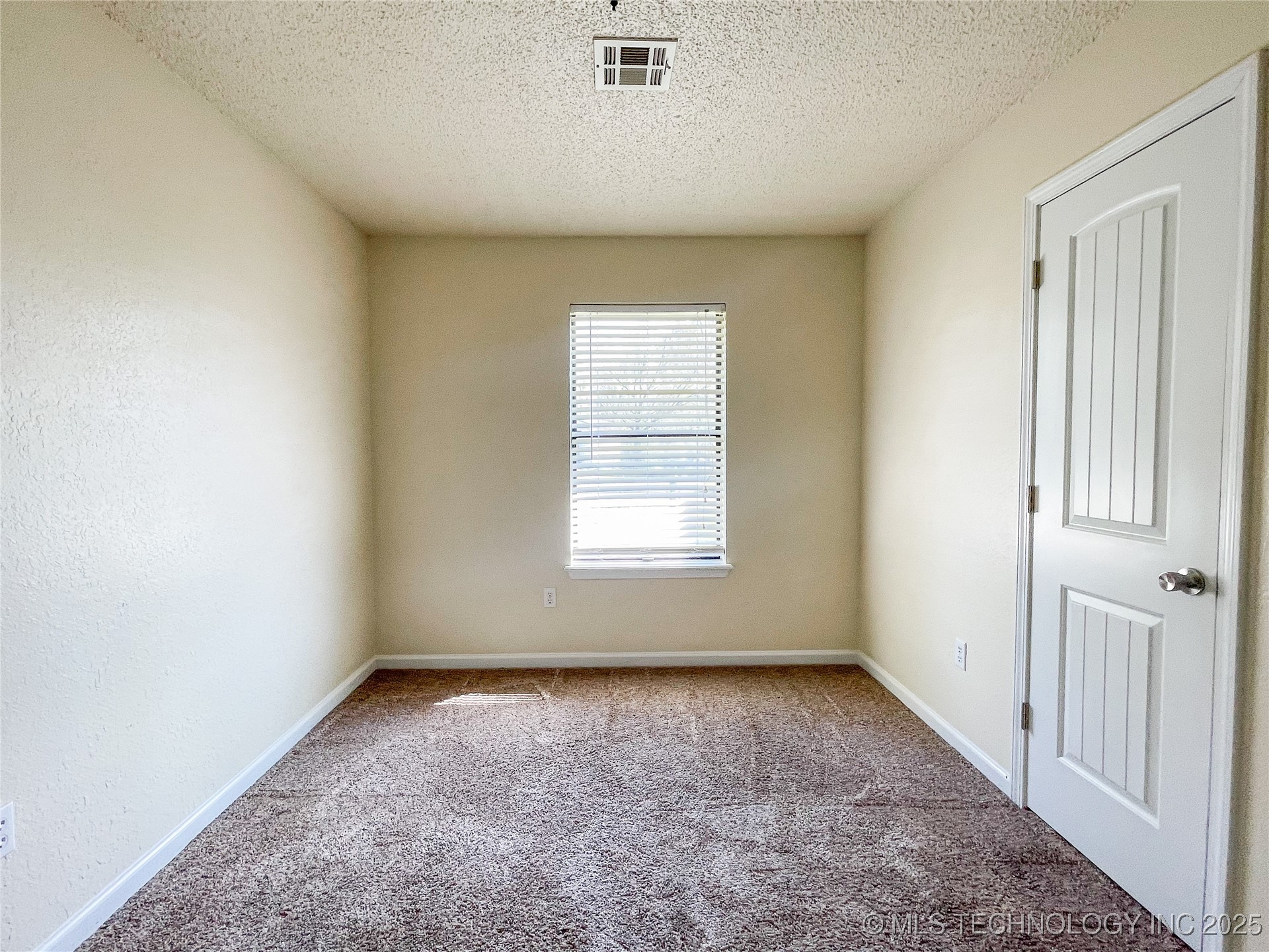 1008 E Walnut Street Property Photo 10