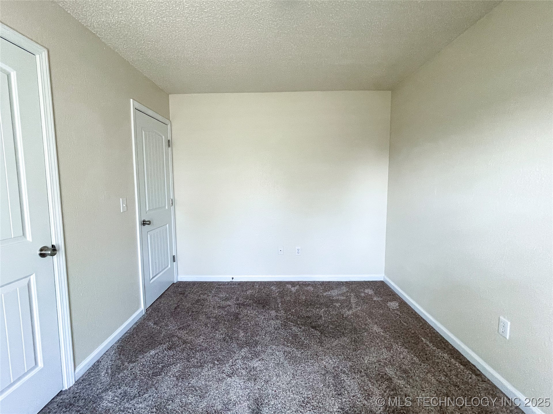 1008 E Walnut Street Property Photo 11