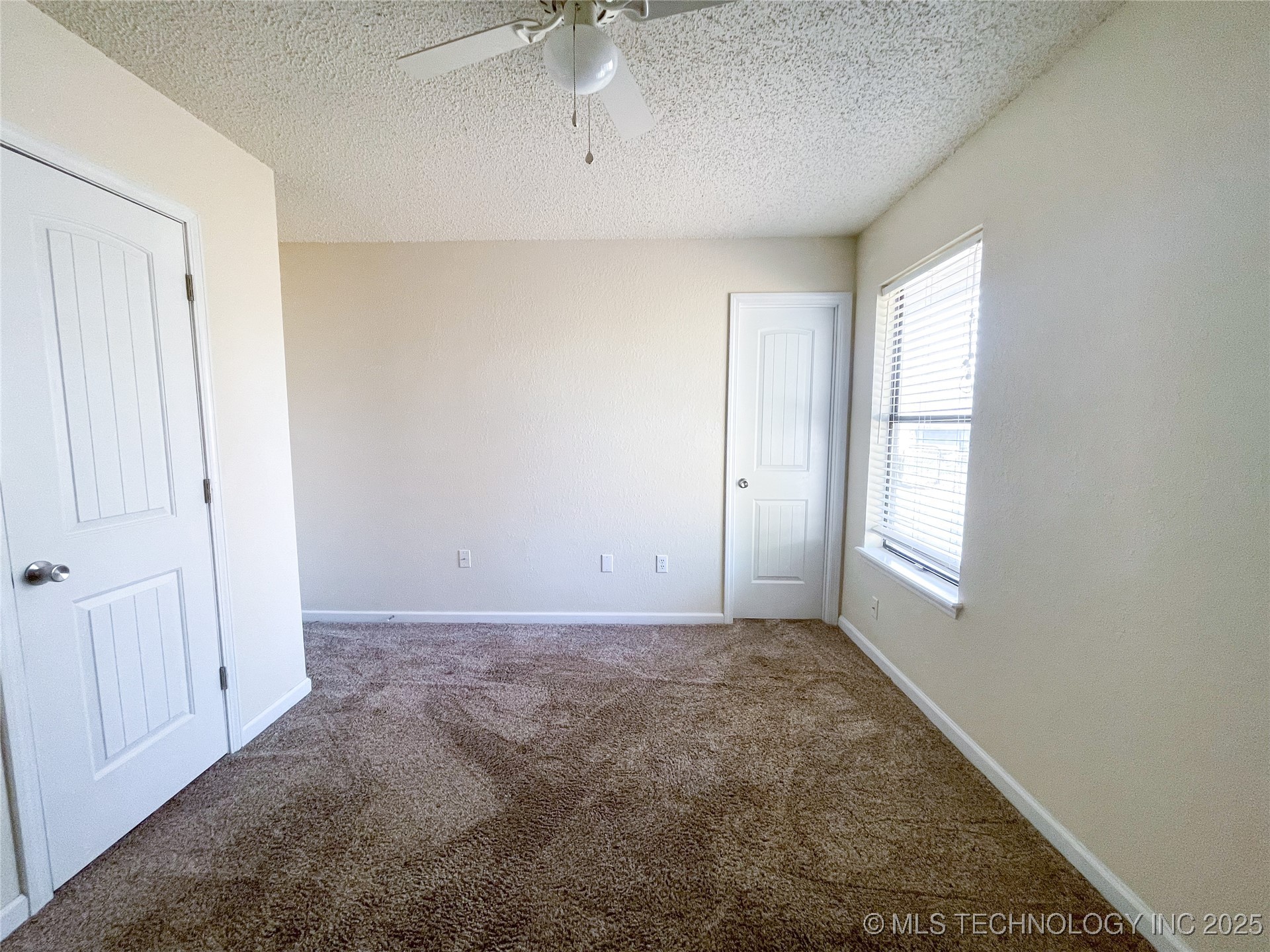 1008 E Walnut Street Property Photo 12