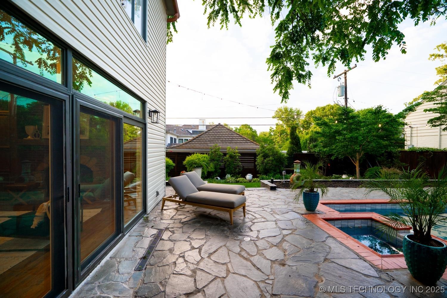 2151 E 27th Street Property Photo 8