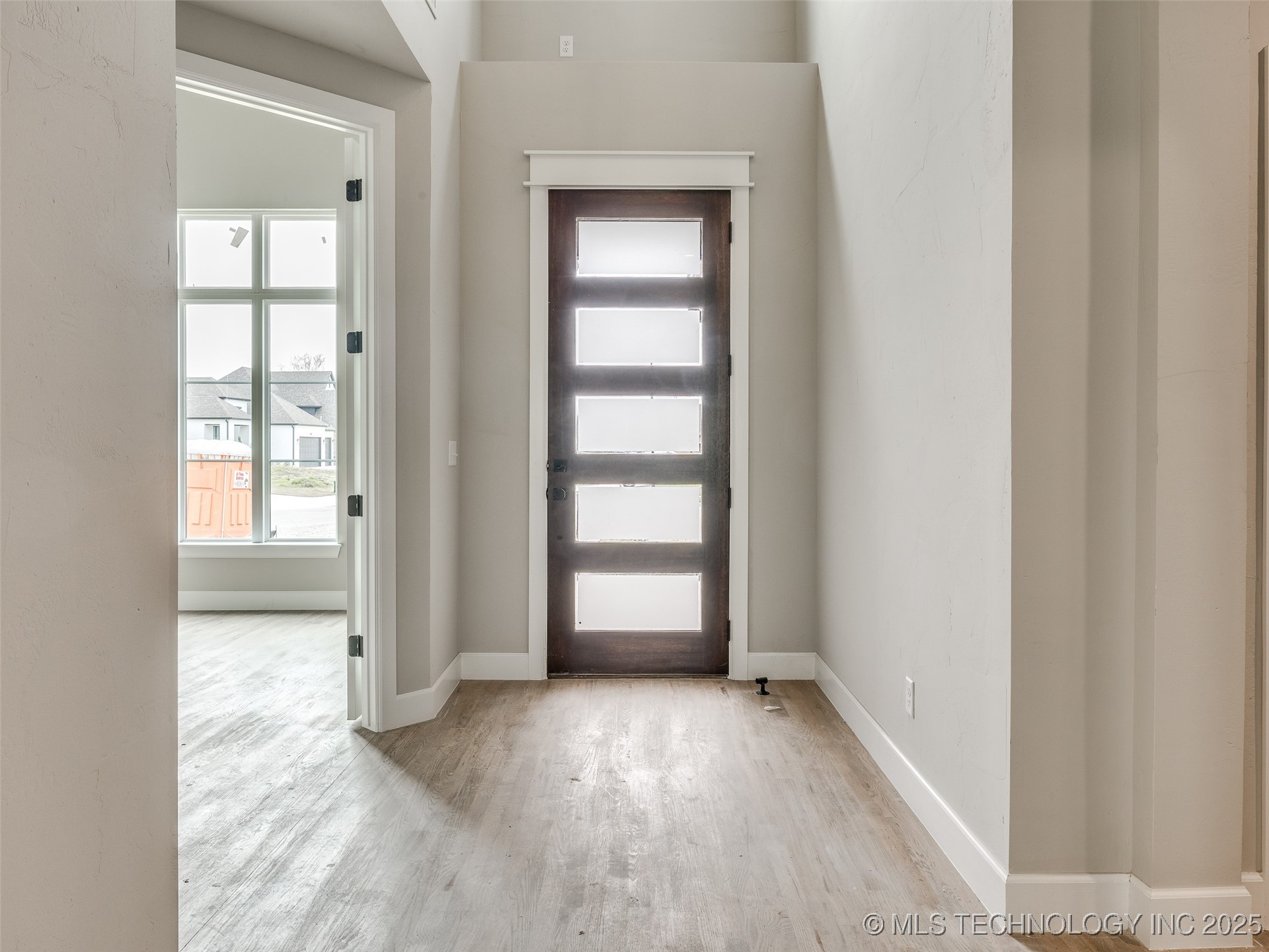 7119 S Tamarack Avenue Property Photo 6