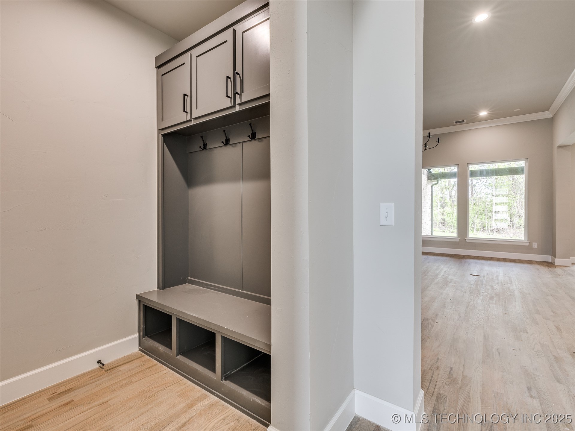 7119 S Tamarack Avenue Property Photo 9