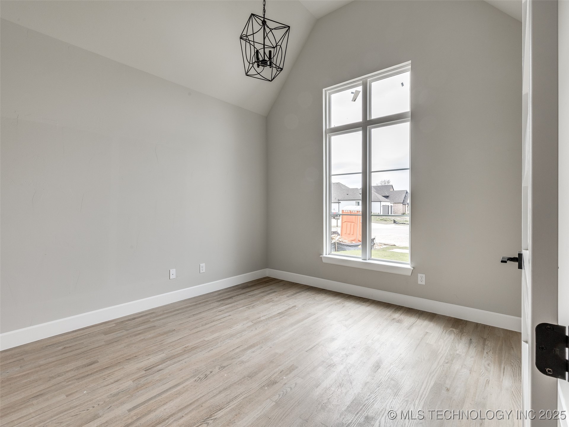 7119 S Tamarack Avenue Property Photo 10