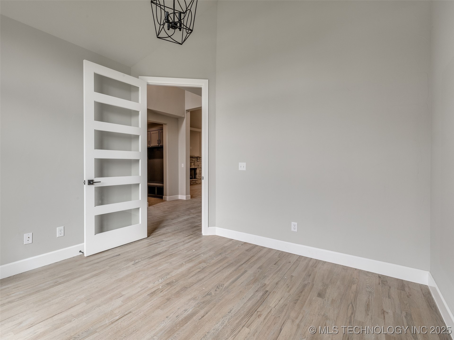 7119 S Tamarack Avenue Property Photo 11