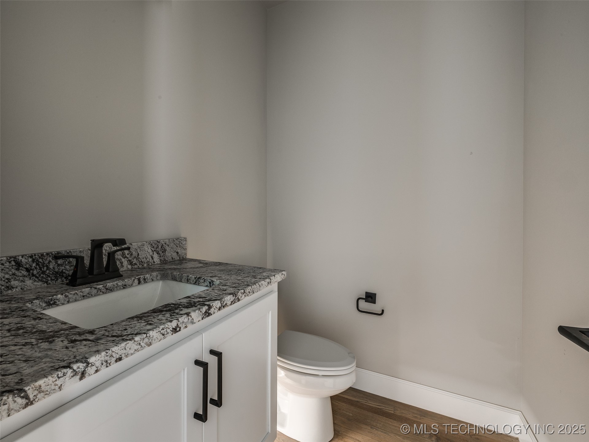 7119 S Tamarack Avenue Property Photo 12