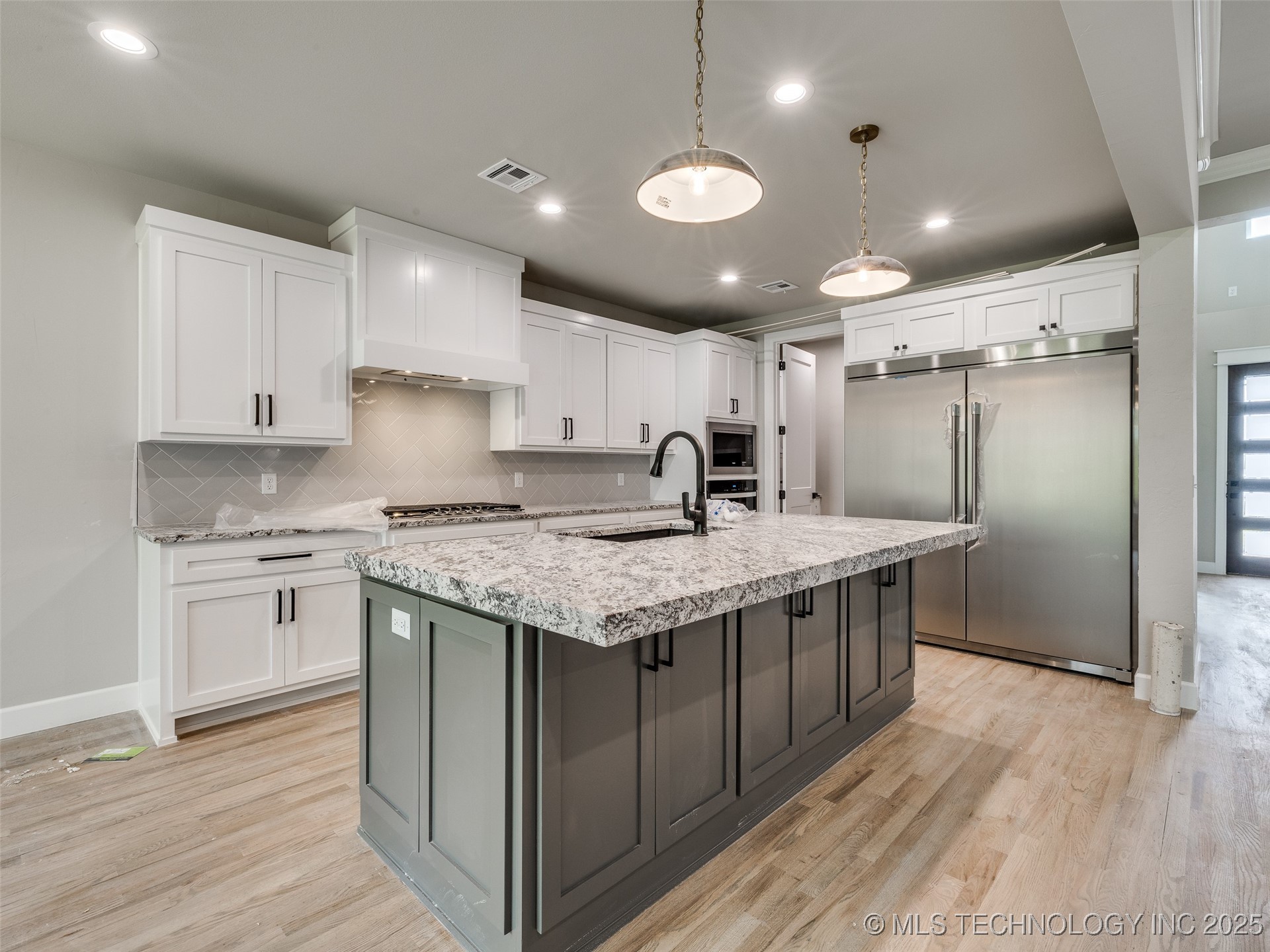 7119 S Tamarack Avenue Property Photo 19