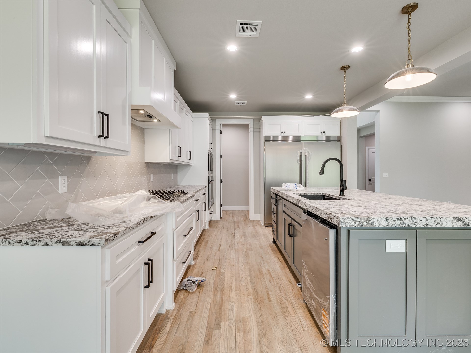 7119 S Tamarack Avenue Property Photo 30
