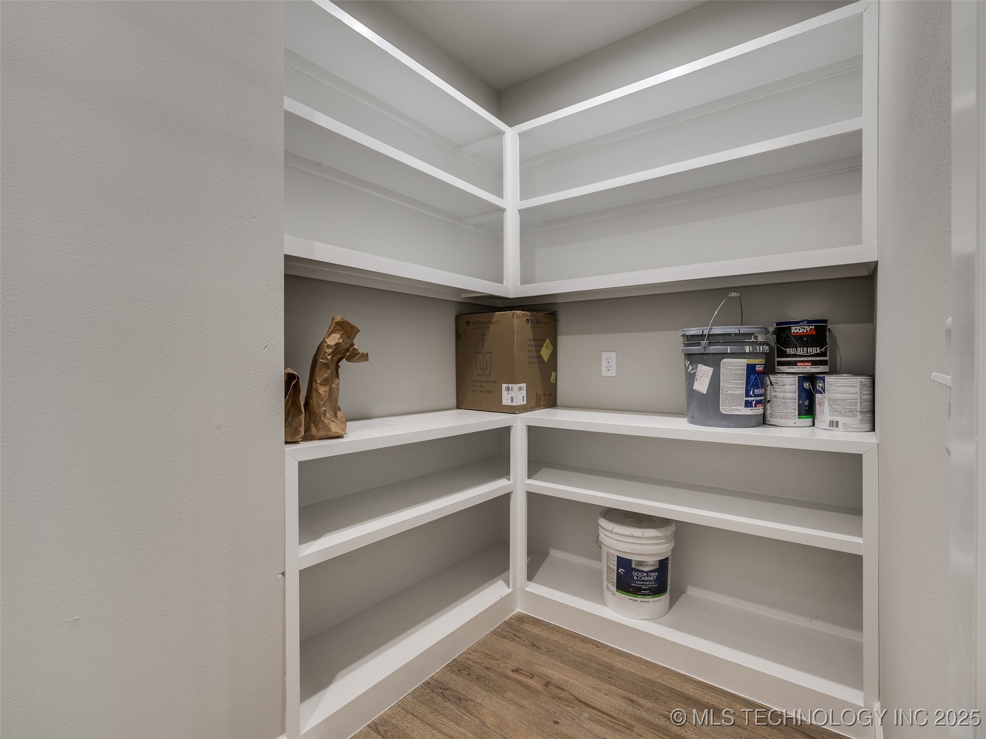 7119 S Tamarack Avenue Property Photo 37