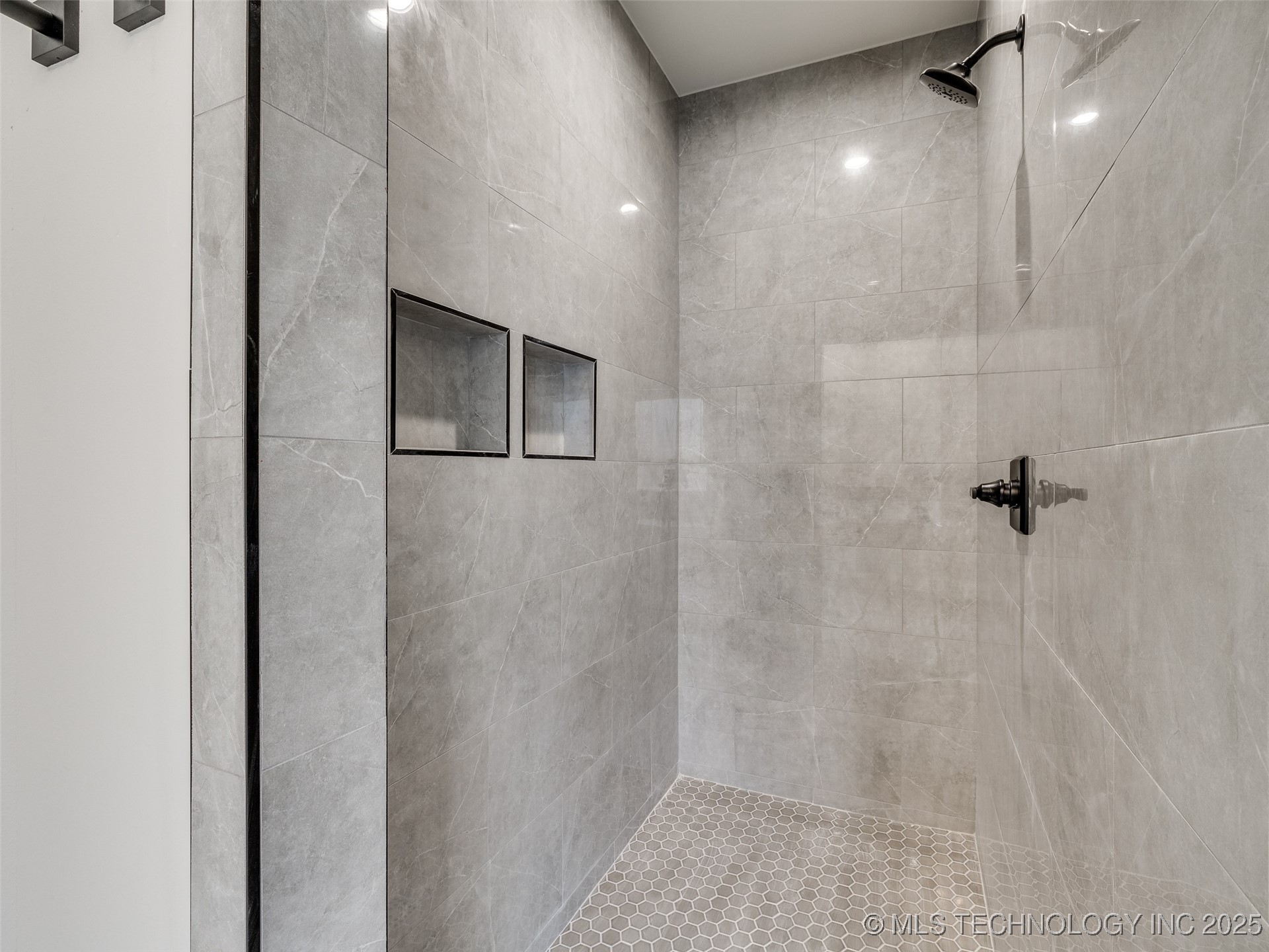 7119 S Tamarack Avenue Property Photo 44