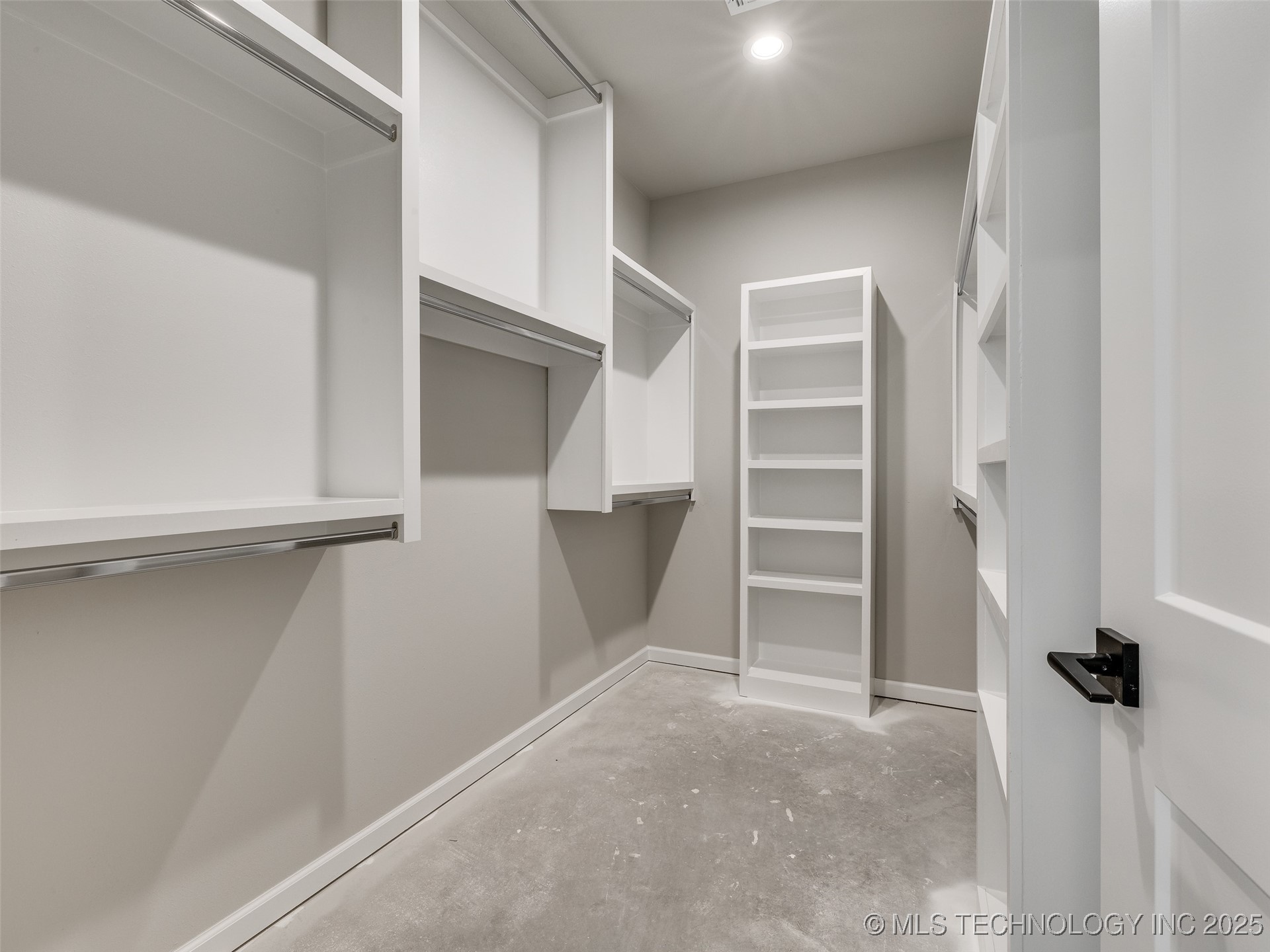 7119 S Tamarack Avenue Property Photo 45