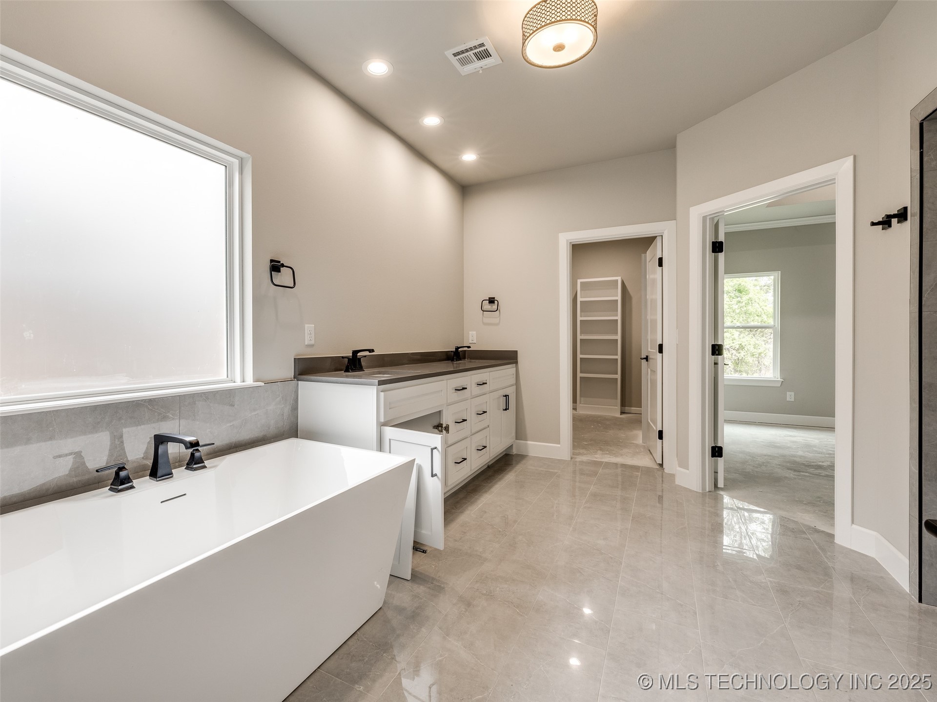 7119 S Tamarack Avenue Property Photo 46