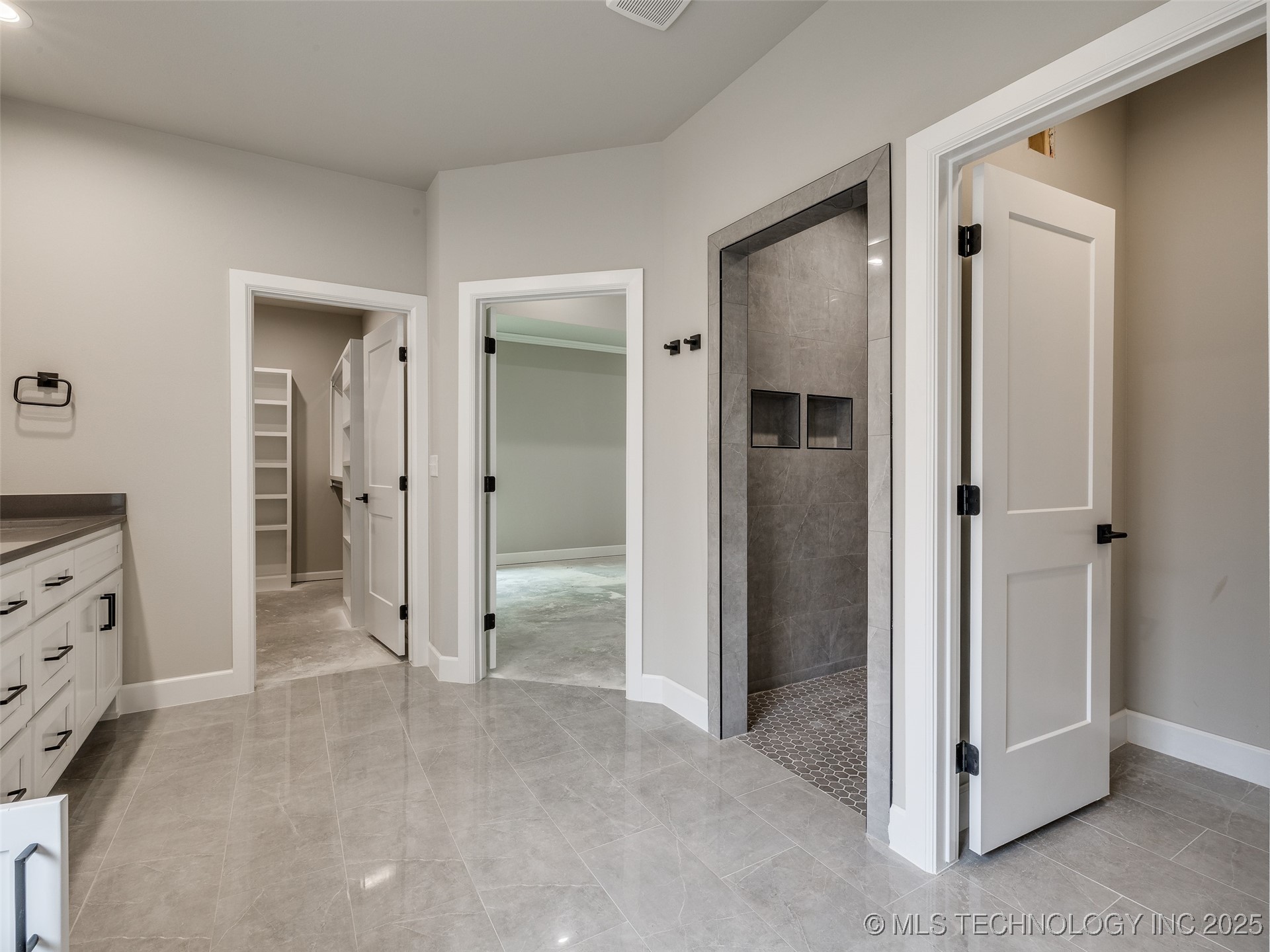 7119 S Tamarack Avenue Property Photo 48