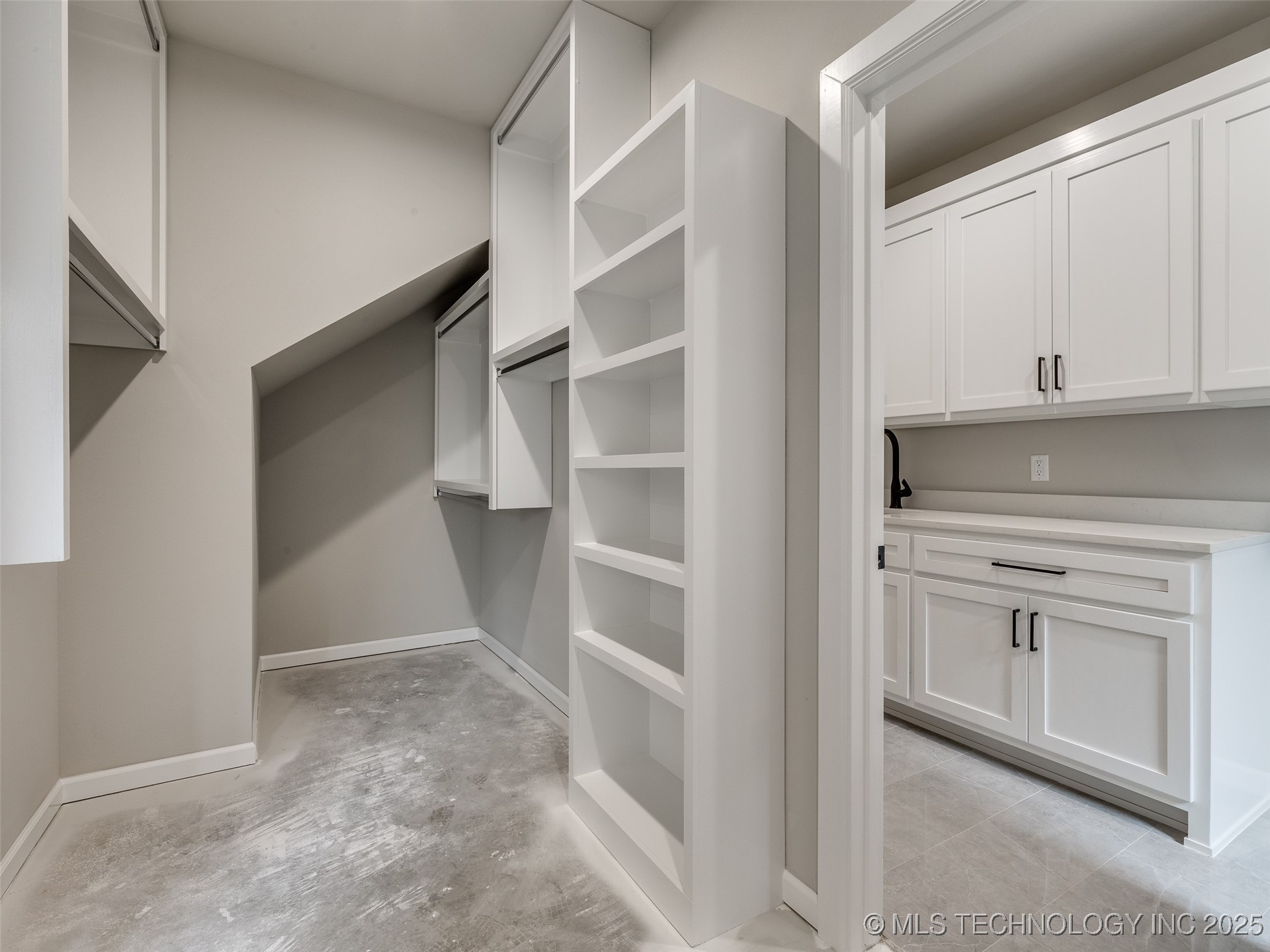 7119 S Tamarack Avenue Property Photo 49