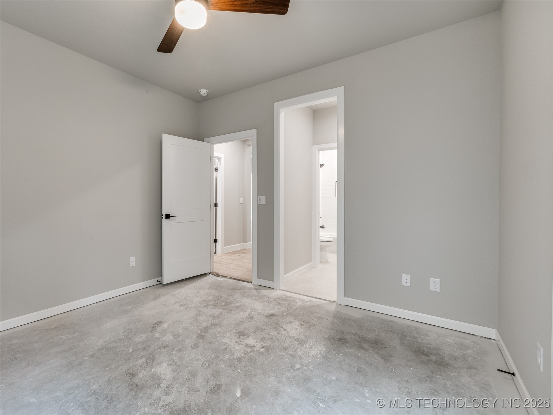 7119 S Tamarack Avenue Property Photo 53