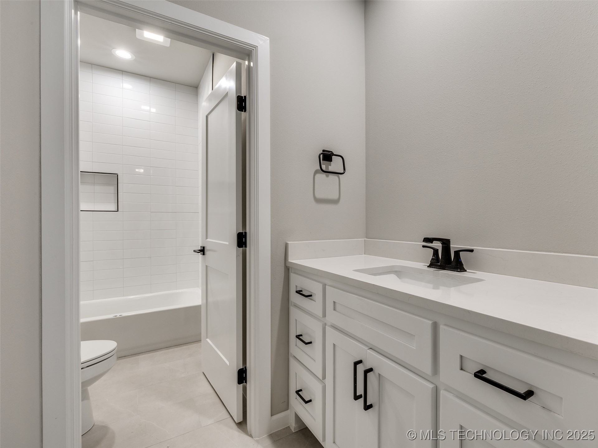 7119 S Tamarack Avenue Property Photo 54