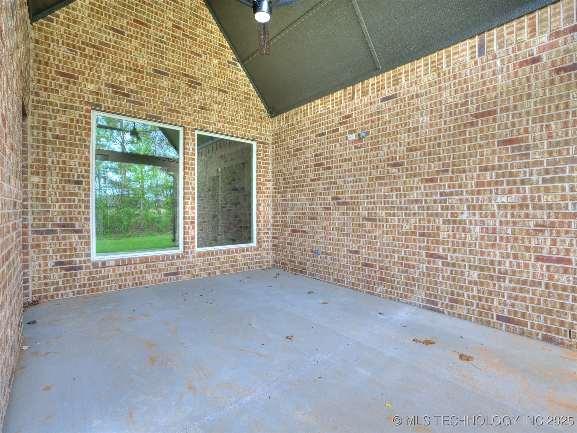 7119 S Tamarack Avenue Property Photo 67
