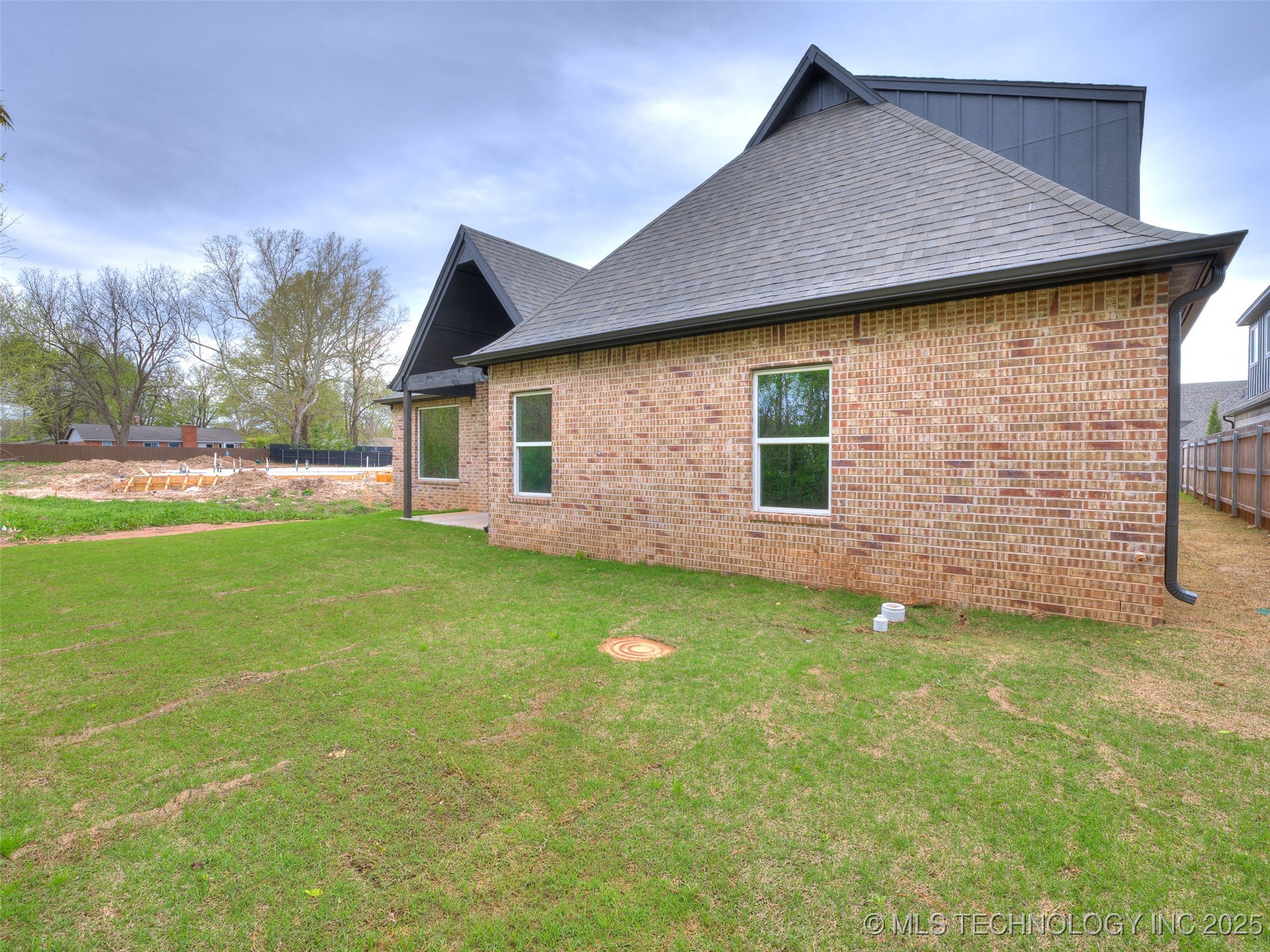 7119 S Tamarack Avenue Property Photo 69