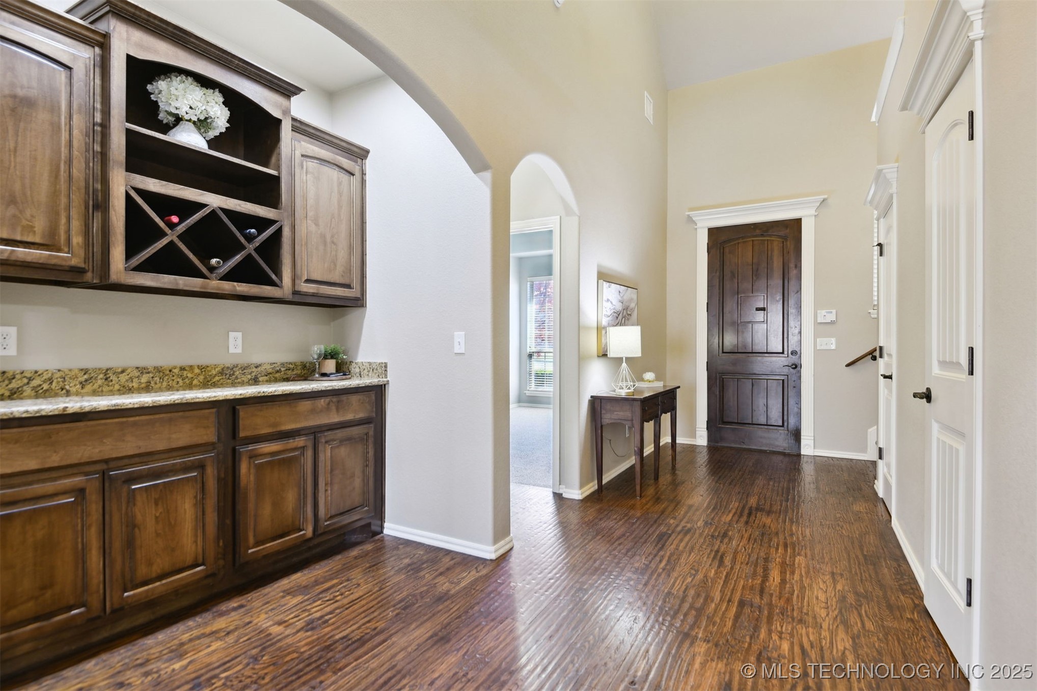 7204 S Sycamore Avenue Property Photo 6