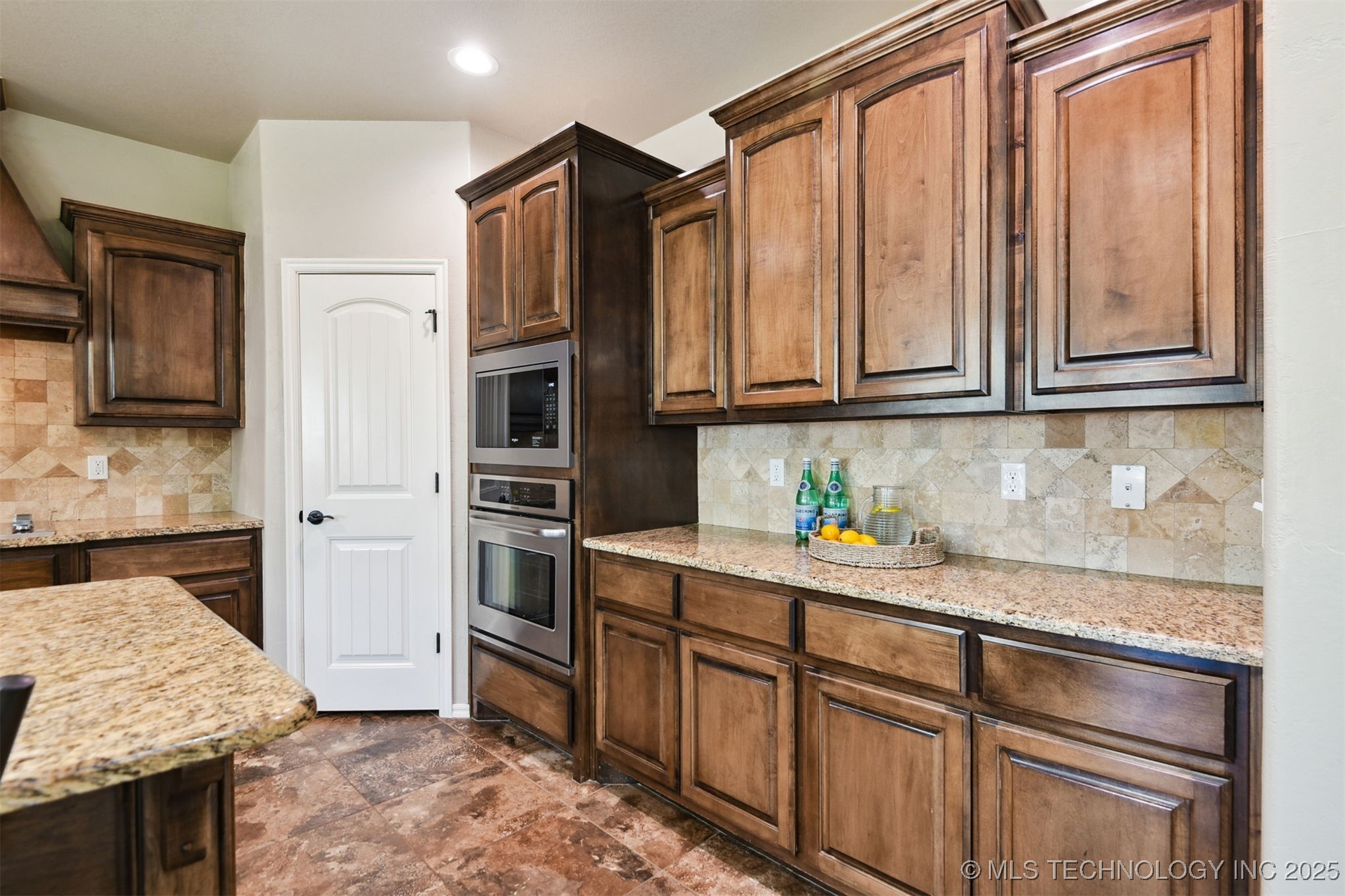 7204 S Sycamore Avenue Property Photo 17