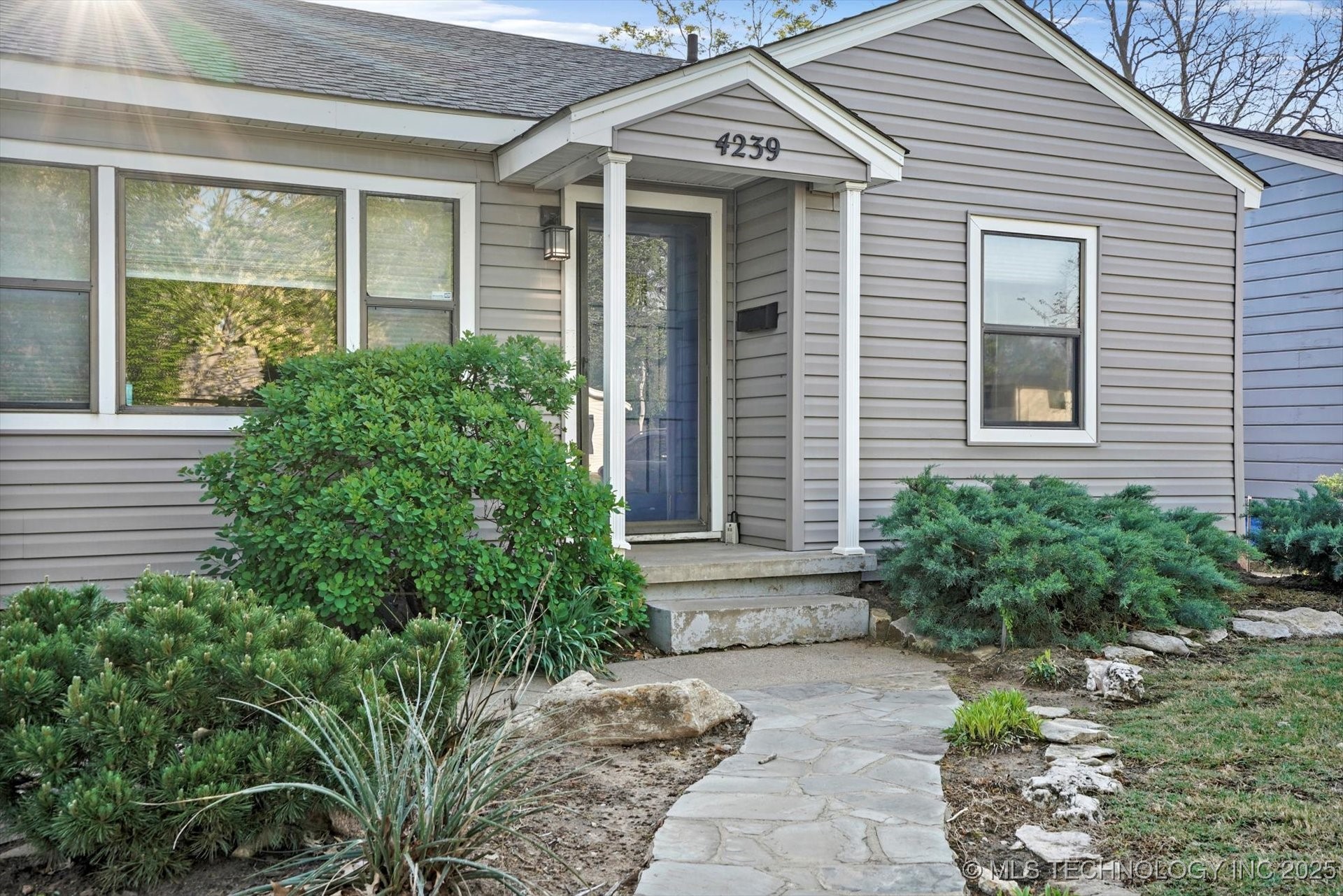 4239 S Detroit Avenue Property Photo 1