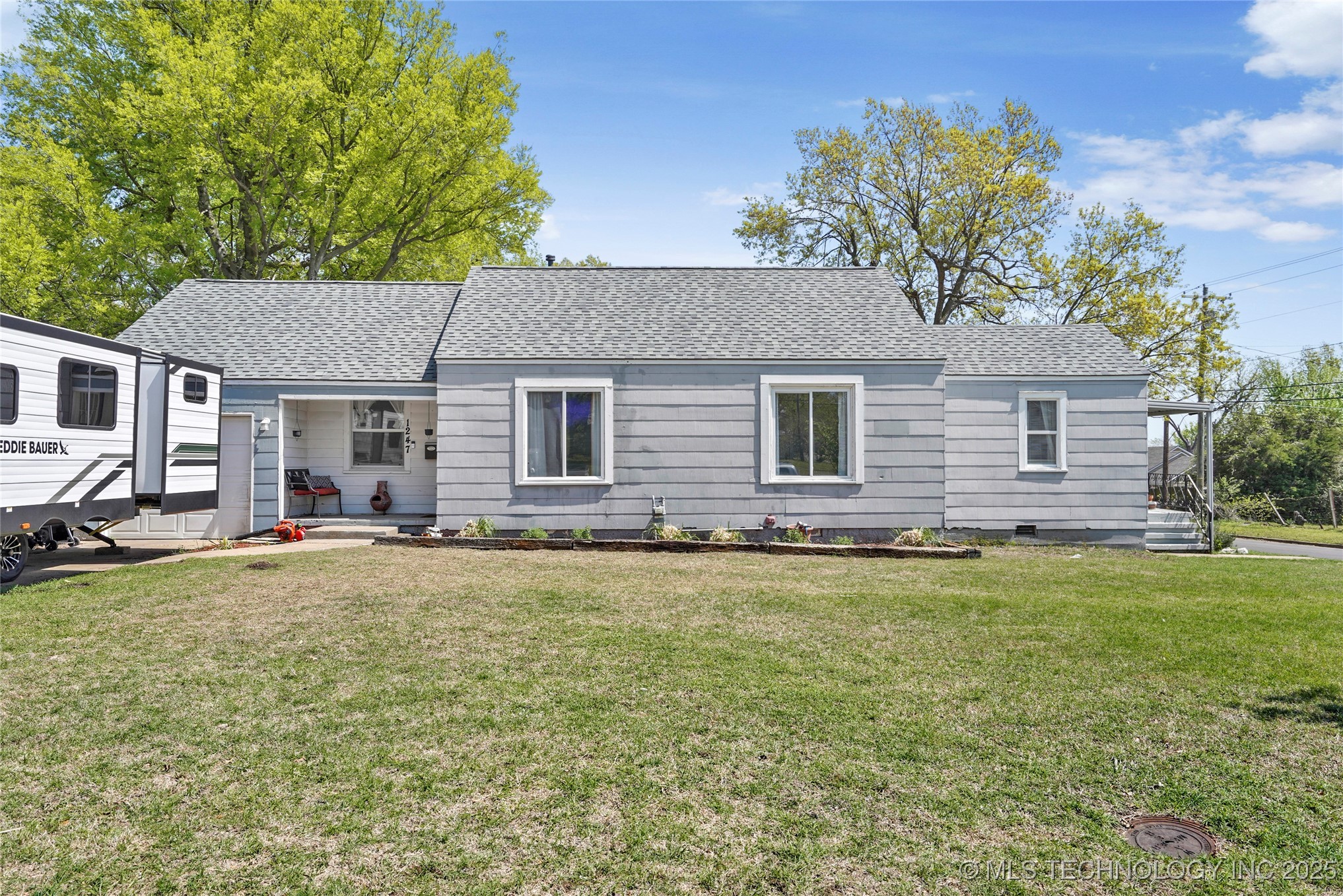 1247 S Darlington Avenue Property Photo 2