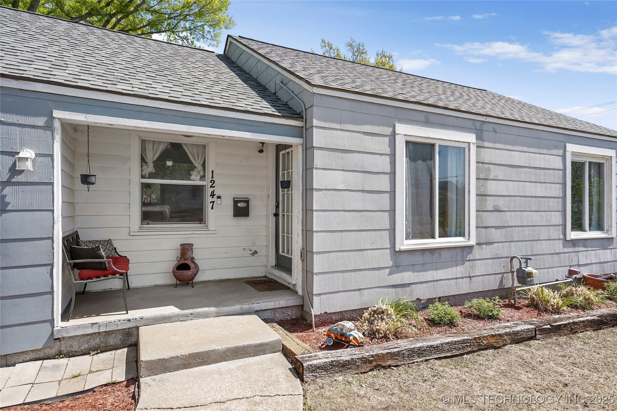 1247 S Darlington Avenue Property Photo 3